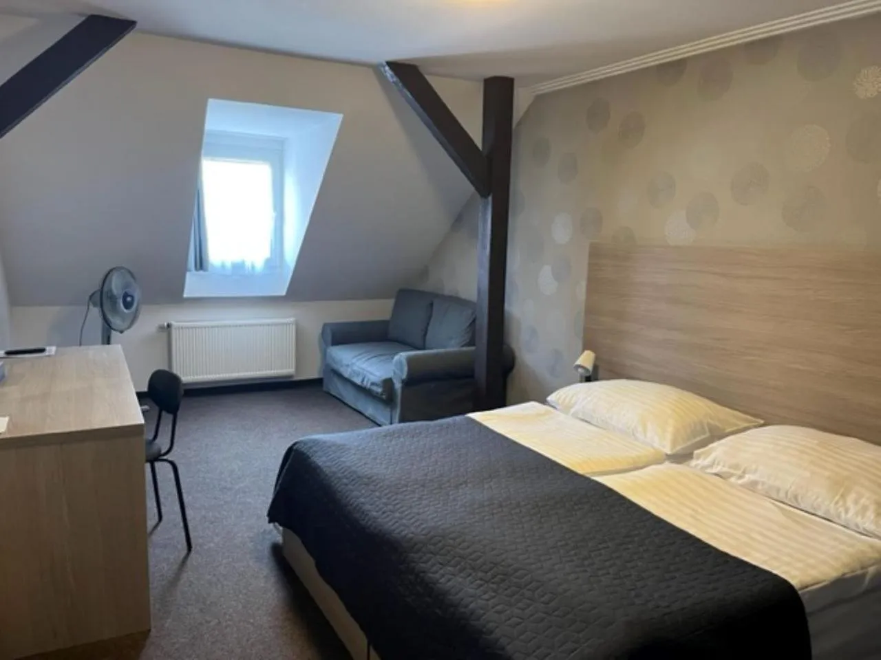 Text overlay, Bed in Hotel U Dvou medvídků