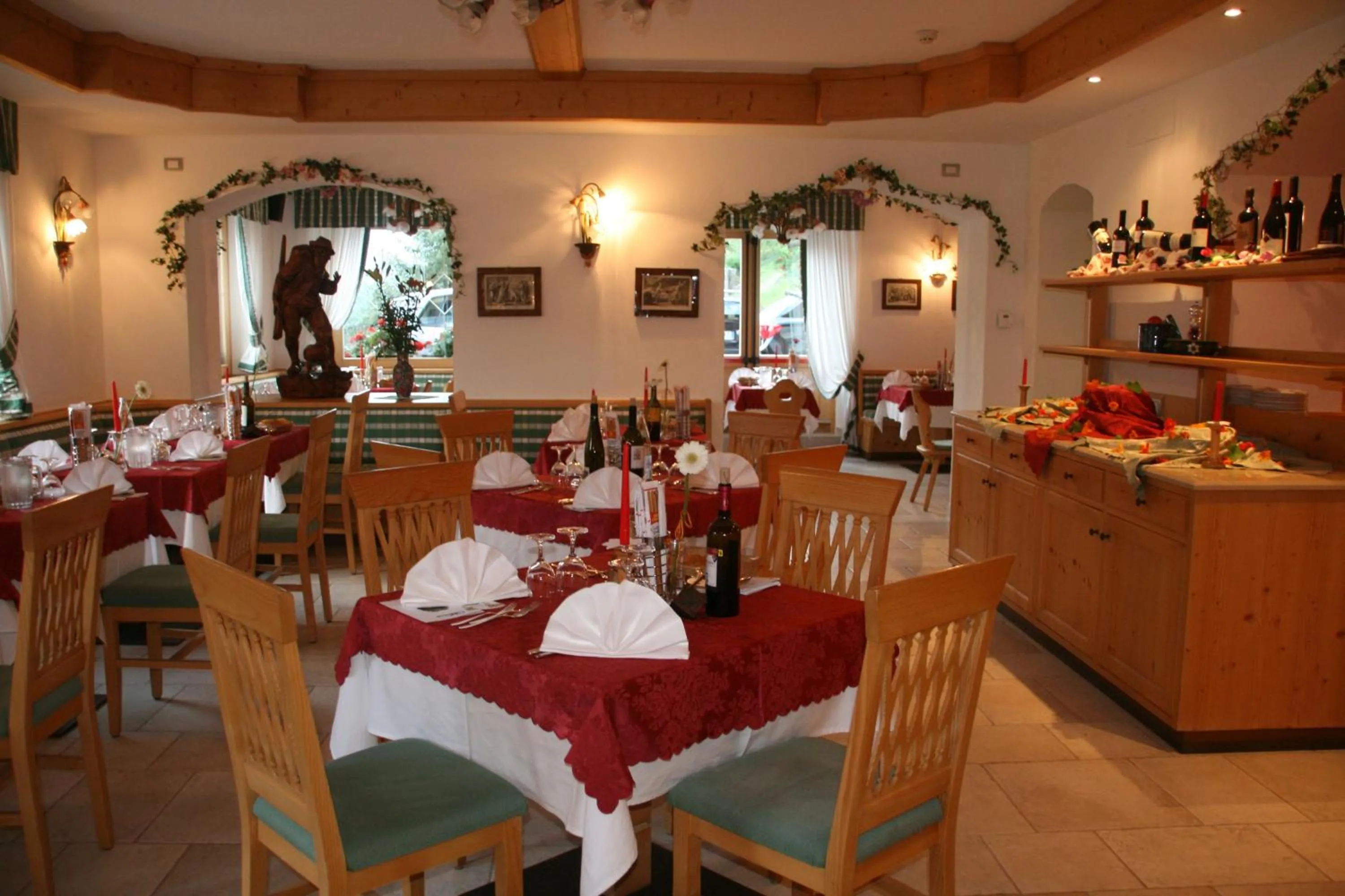 Dining area in Dolomiti Hotel Cozzio
