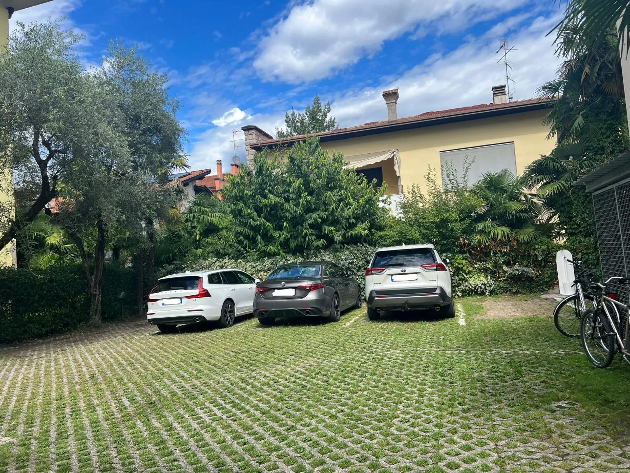 Parking in Villa Phoenix - Lake Apartments