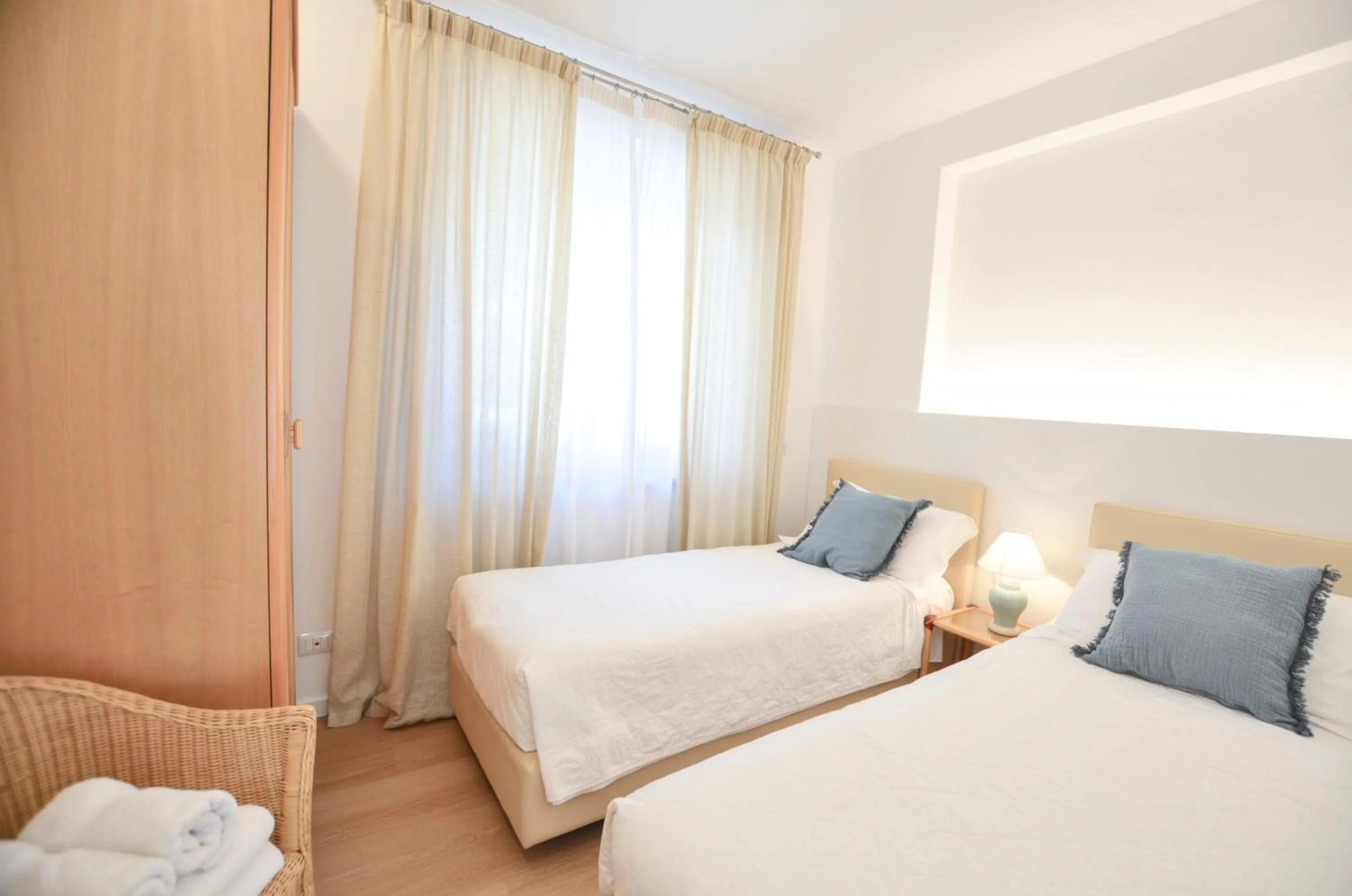 Bedroom, Bed in Villa Phoenix - Lake Apartments