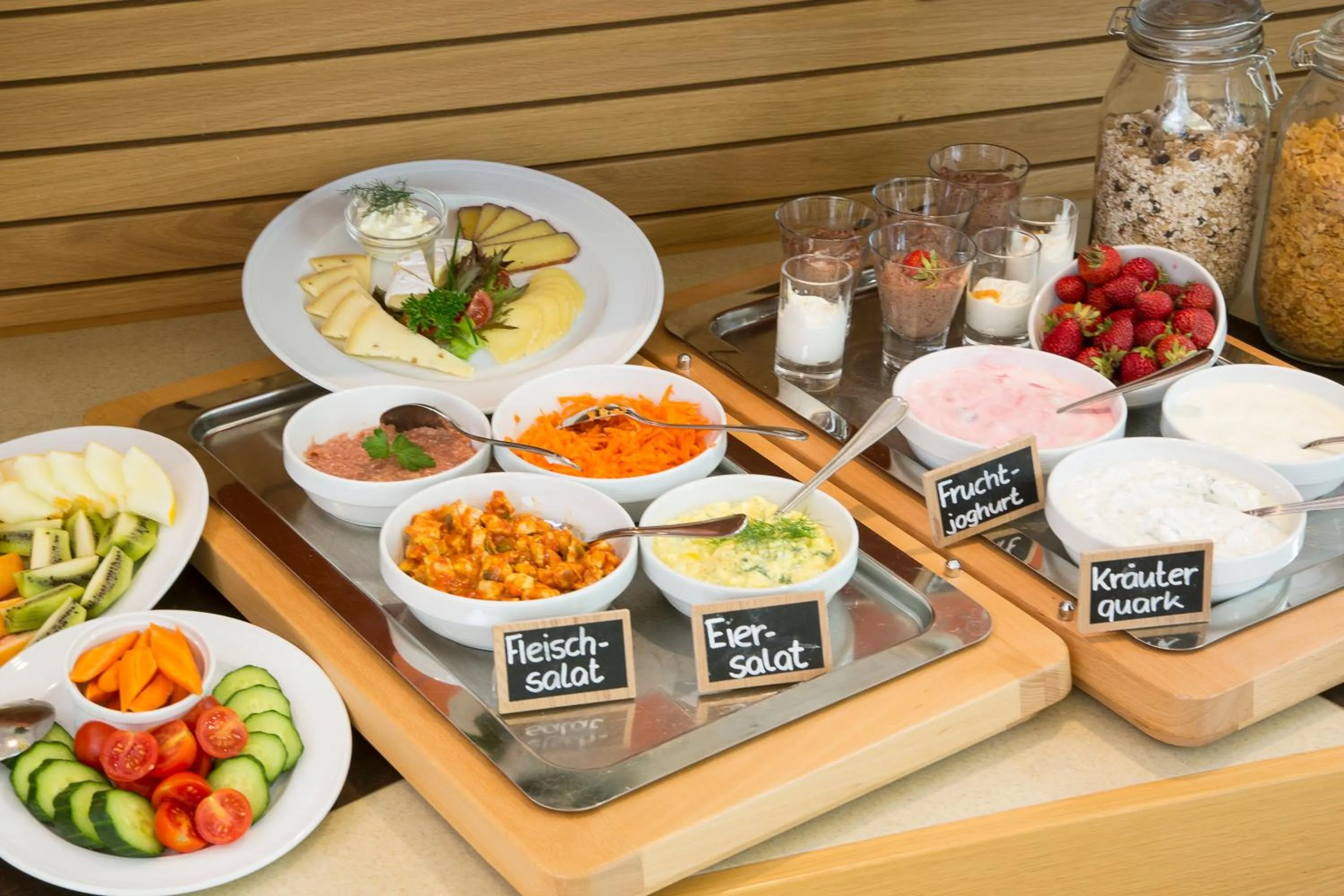 Buffet breakfast in Hotel Ostseeländer