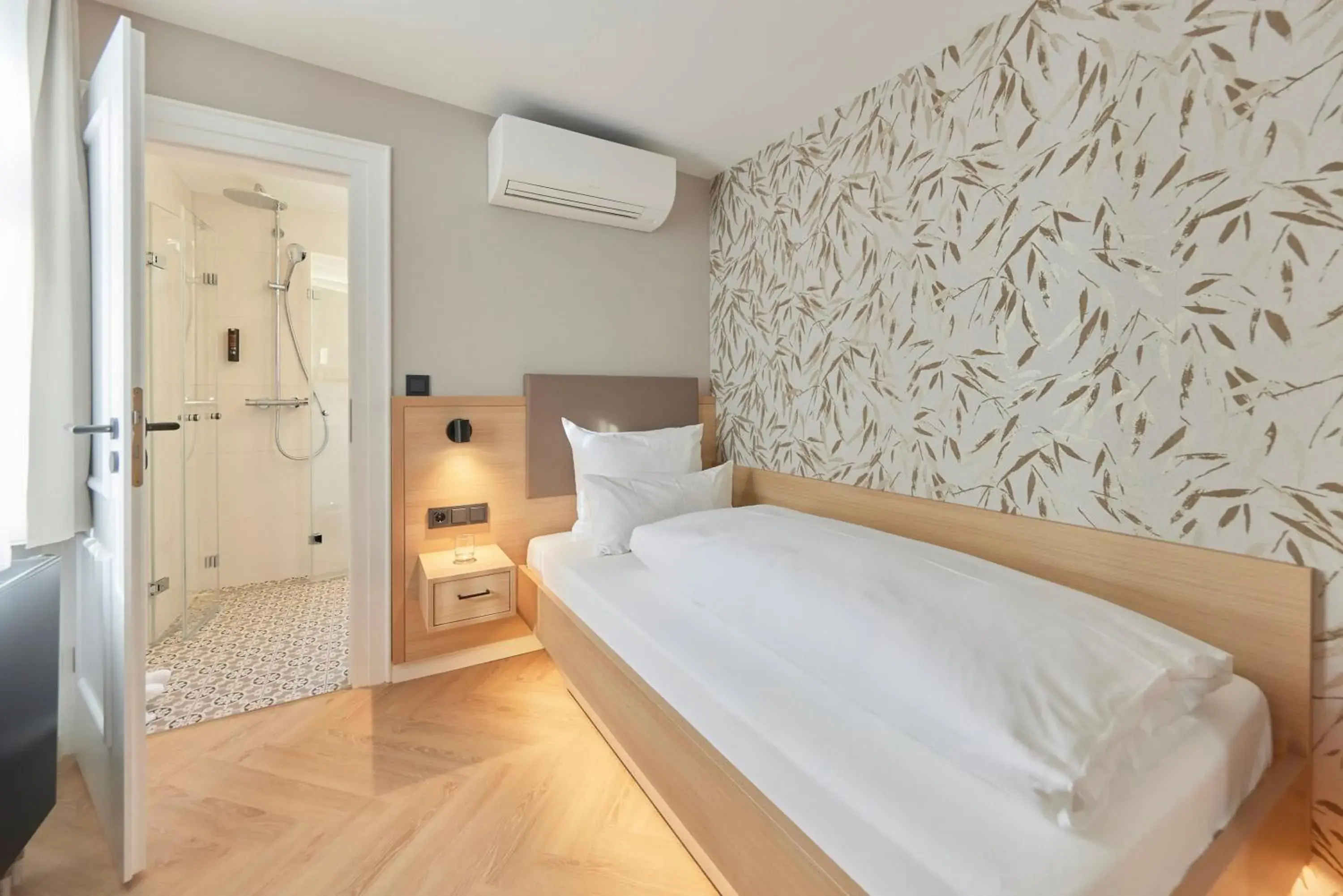 Economy Single Room in Hotel Württemberger Hof Economy Single Room in Hotel Württemberger Hof