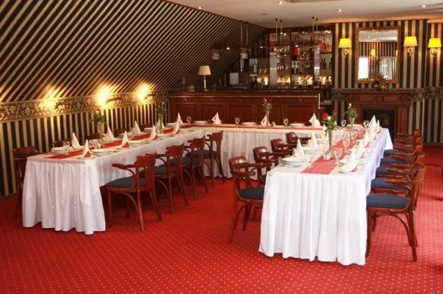 Restaurant/places to eat in Hotel Lukács Superior