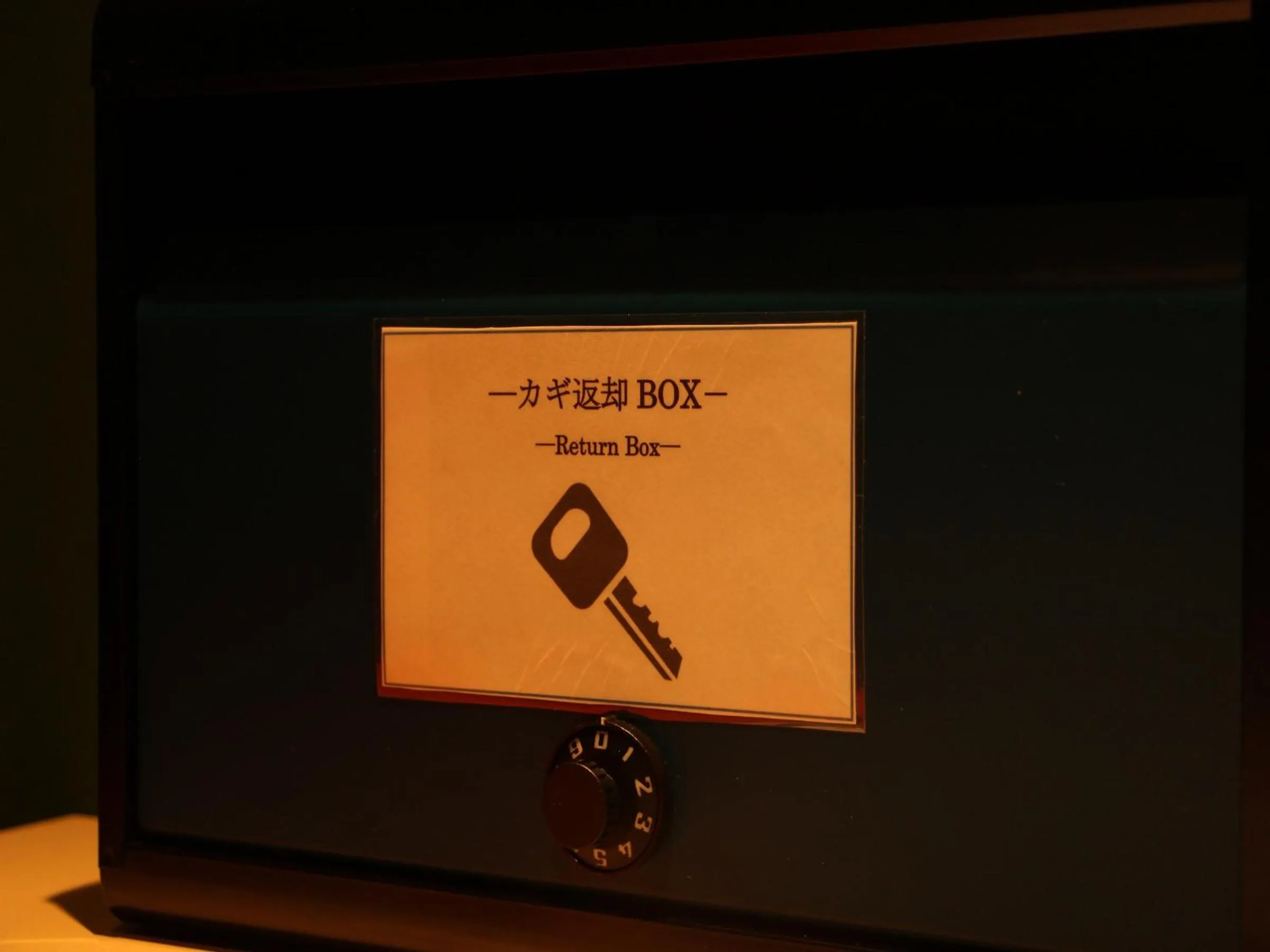 Photo of the whole room in TRAVEL&BOOK HOTEL HULATONCABIN TAKAMATSU