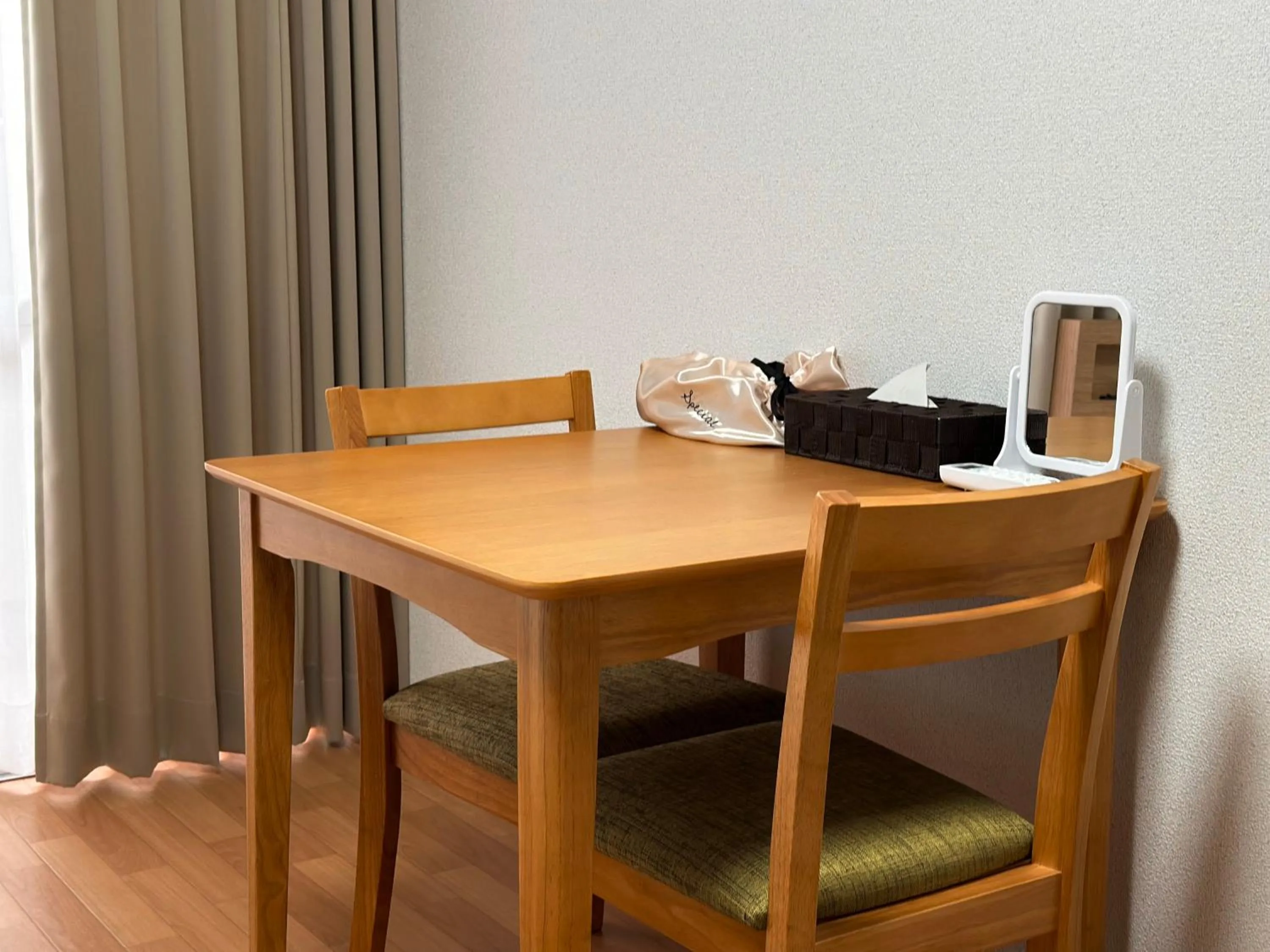 Photo of the whole room in TRAVEL&BOOK HOTEL HULATONCABIN TAKAMATSU