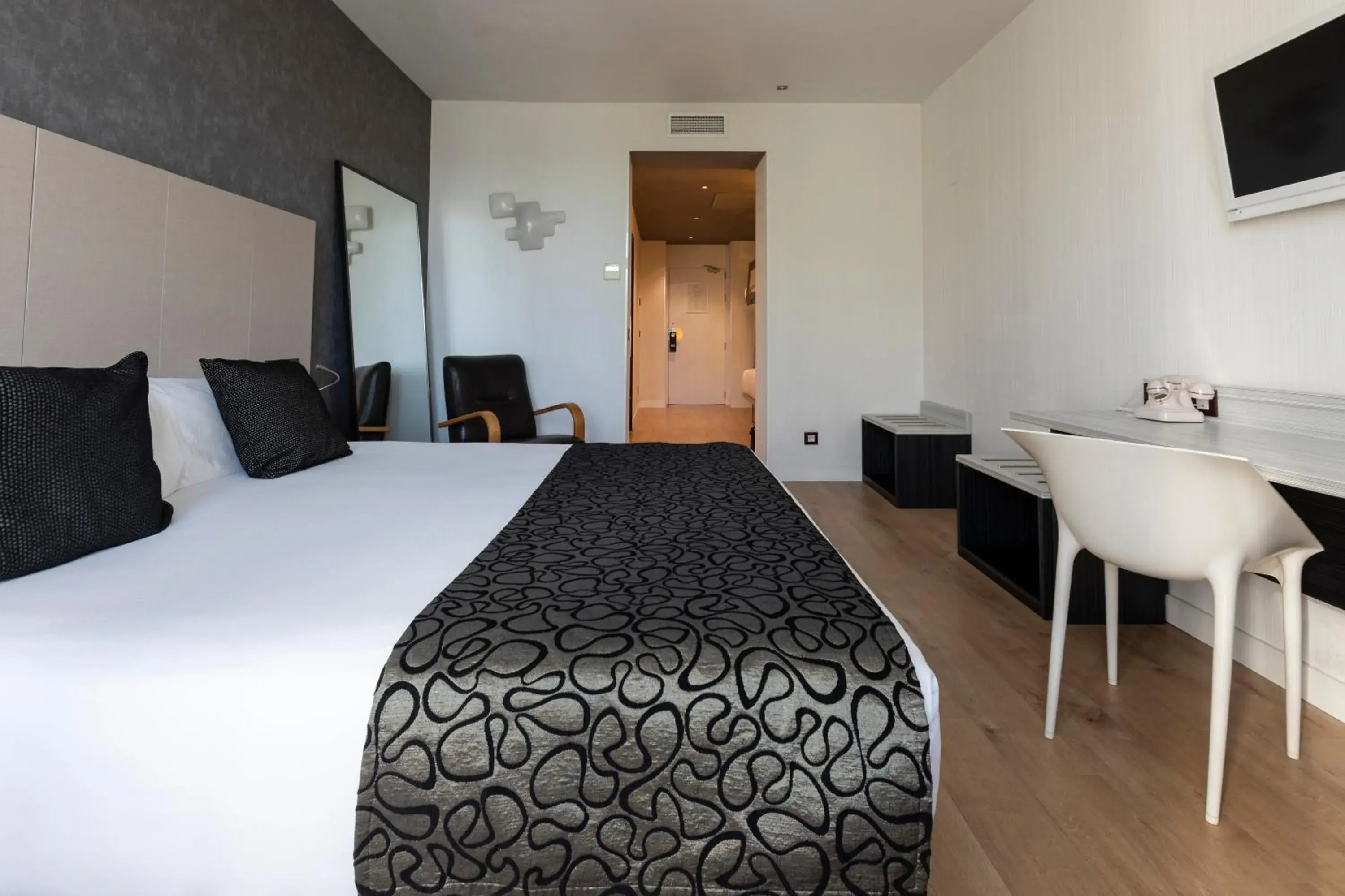 Quadruple Room (4 Adults) in Petit Palace Santa Bárbara Quadruple Room (4 Adults) in Petit Palace Santa Bárbara