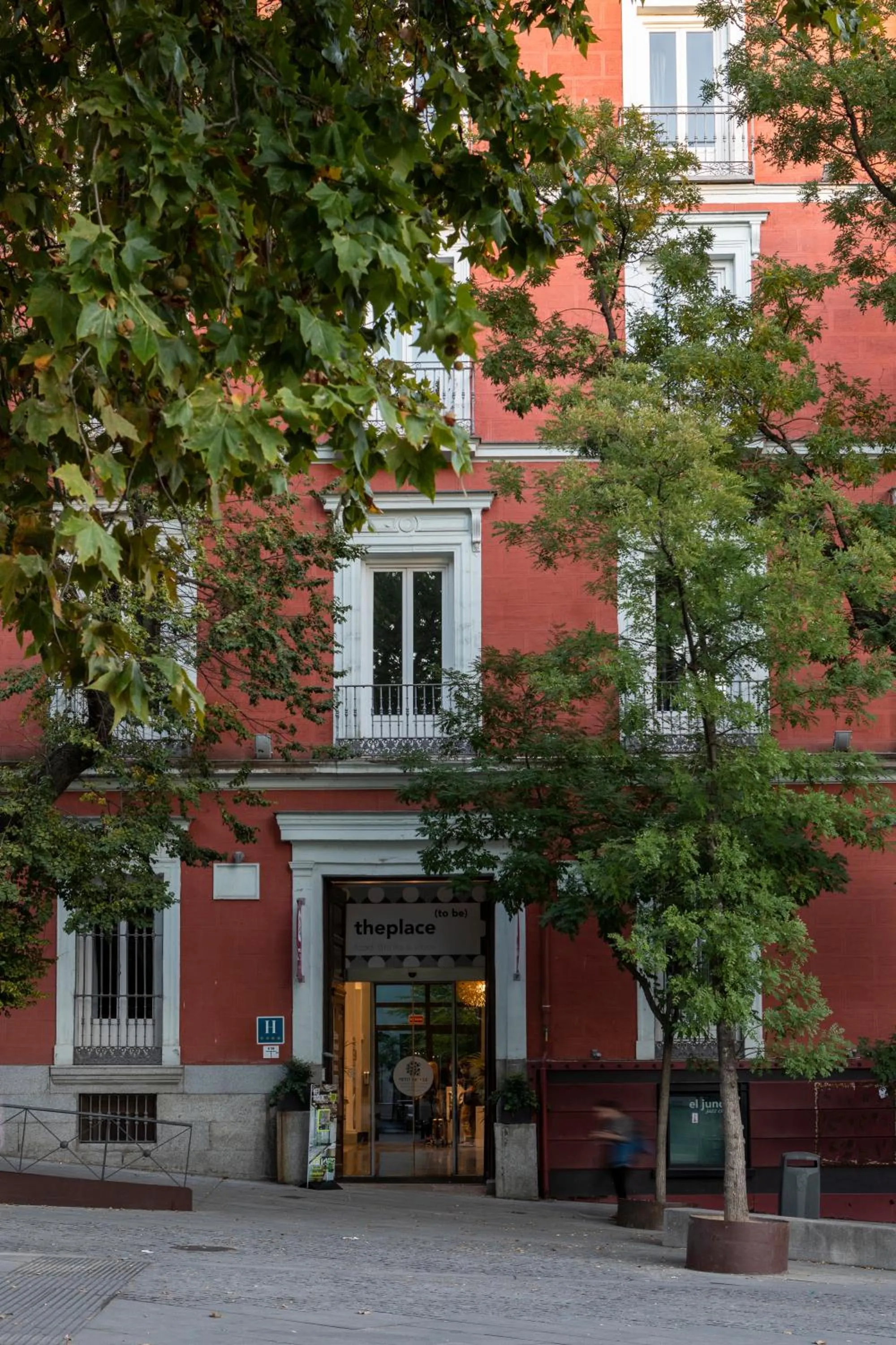 Facade/entrance in Petit Palace Santa Bárbara