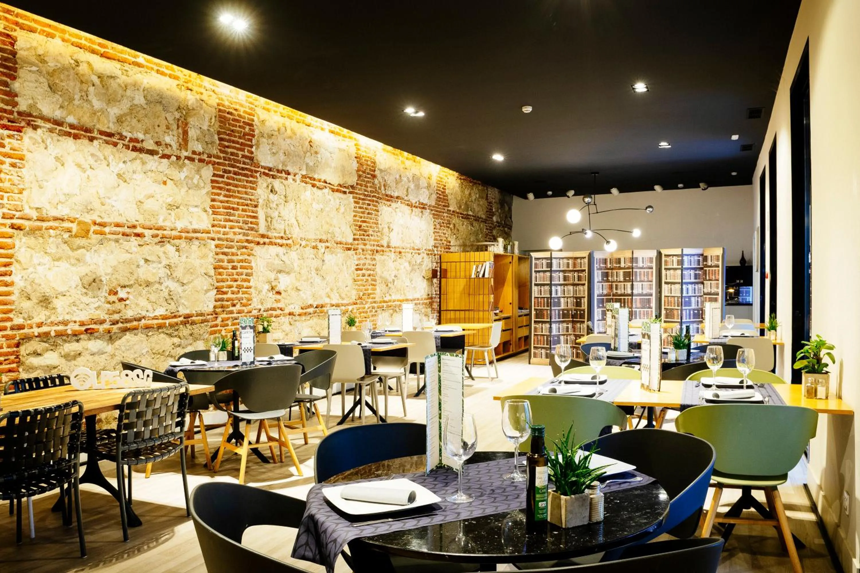 Restaurant/places to eat in Petit Palace Santa Bárbara