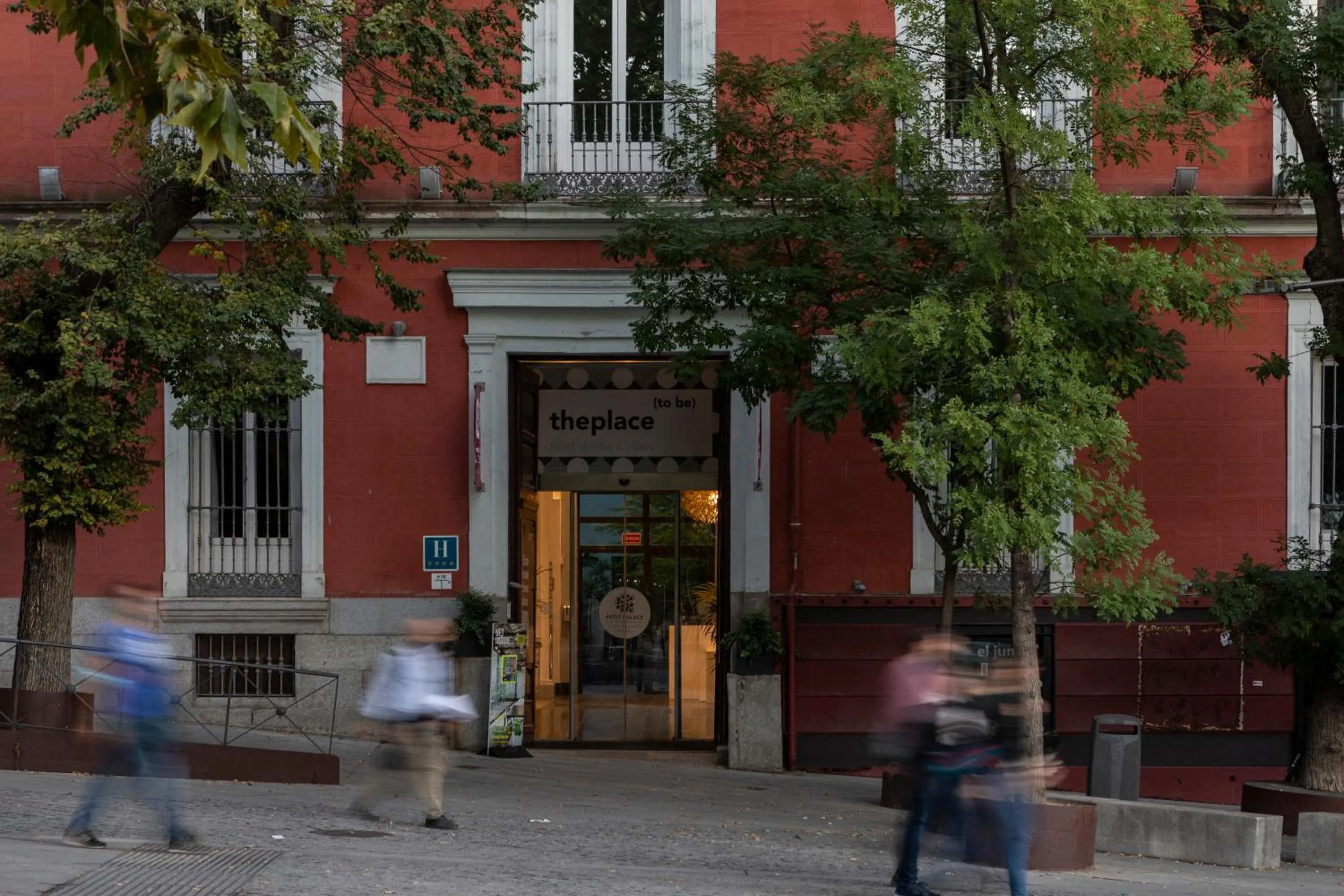 Facade/entrance in Petit Palace Santa Bárbara