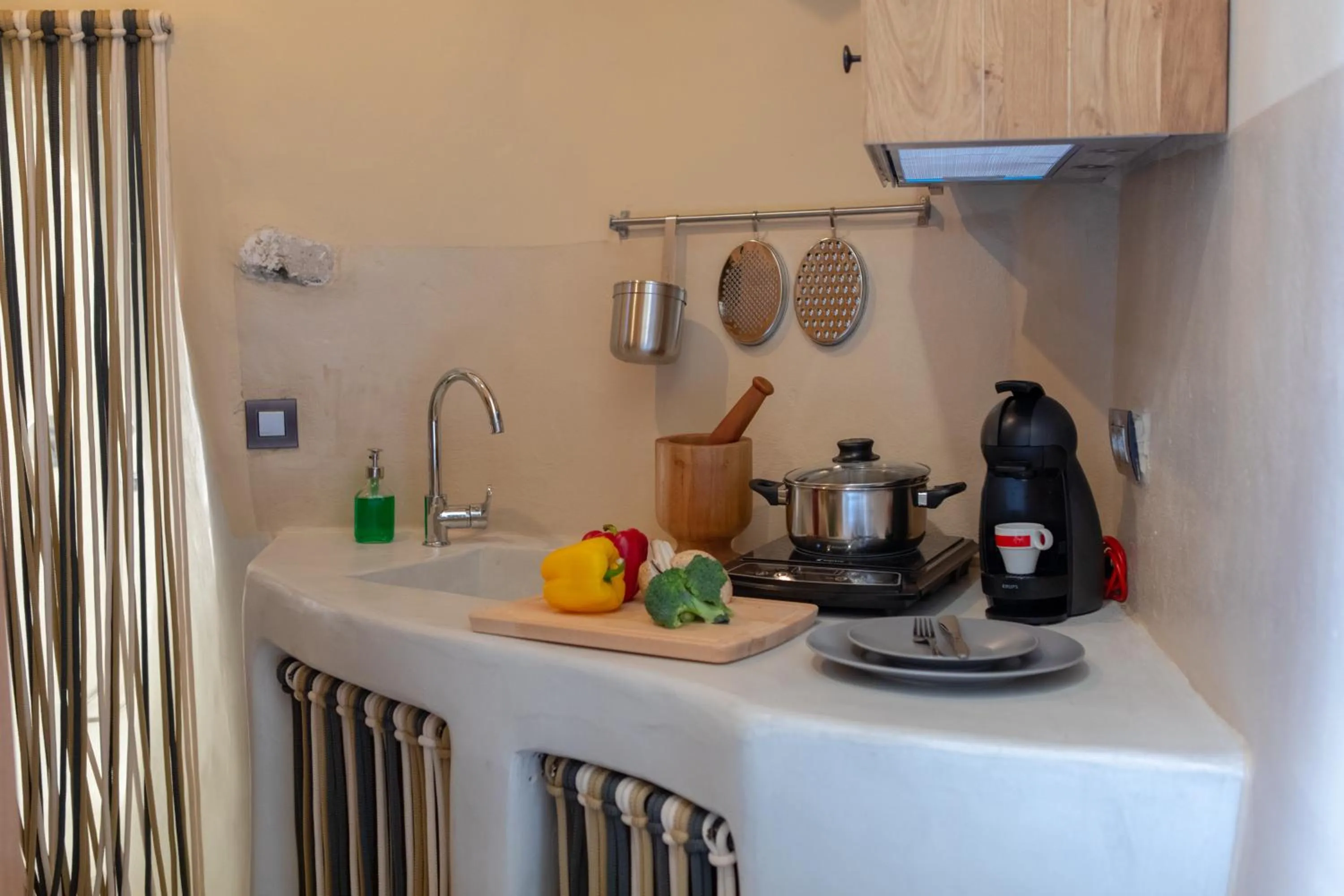 Coffee/tea facilities in Nalas Suites