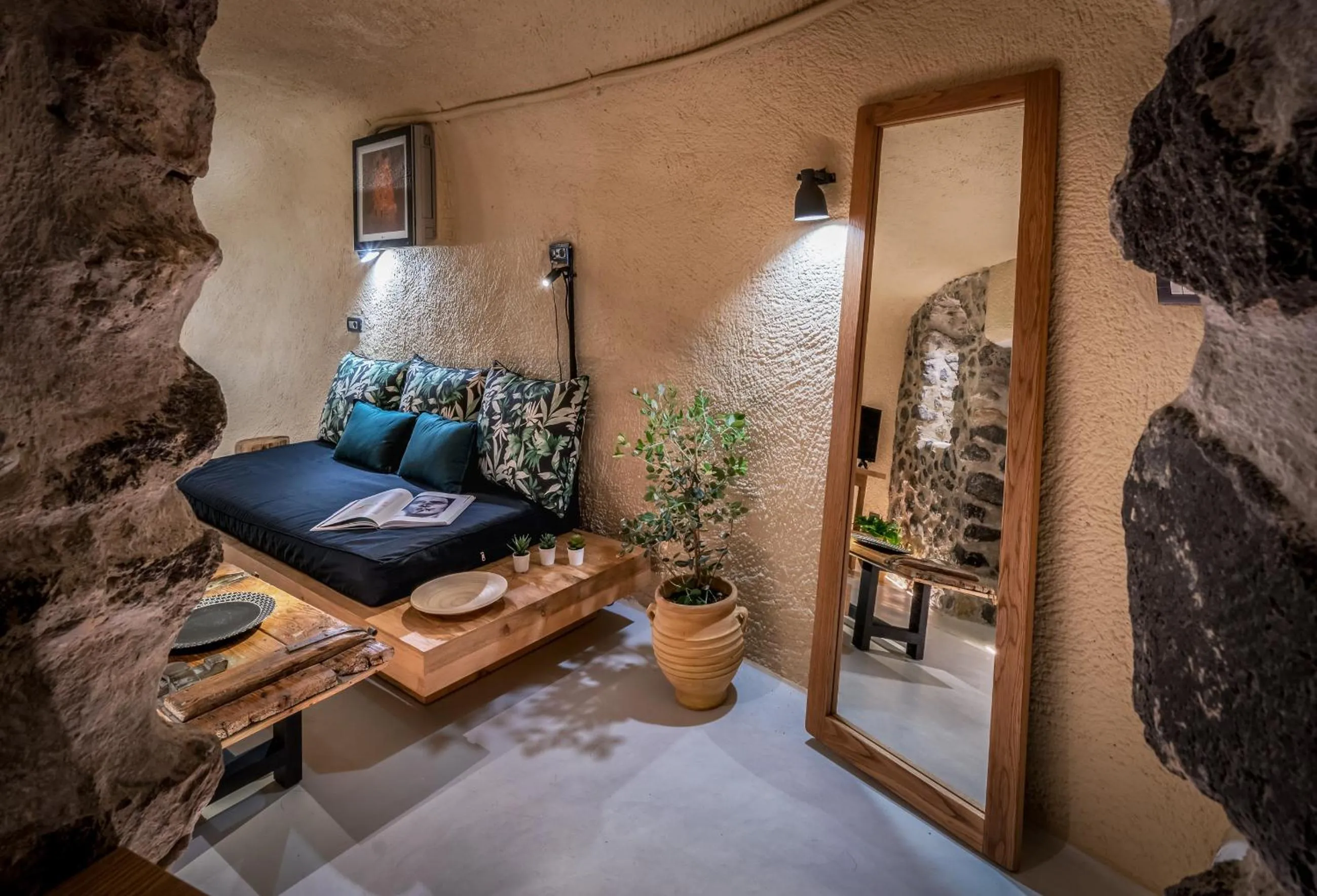 Seating area, Bed in Nalas Suites