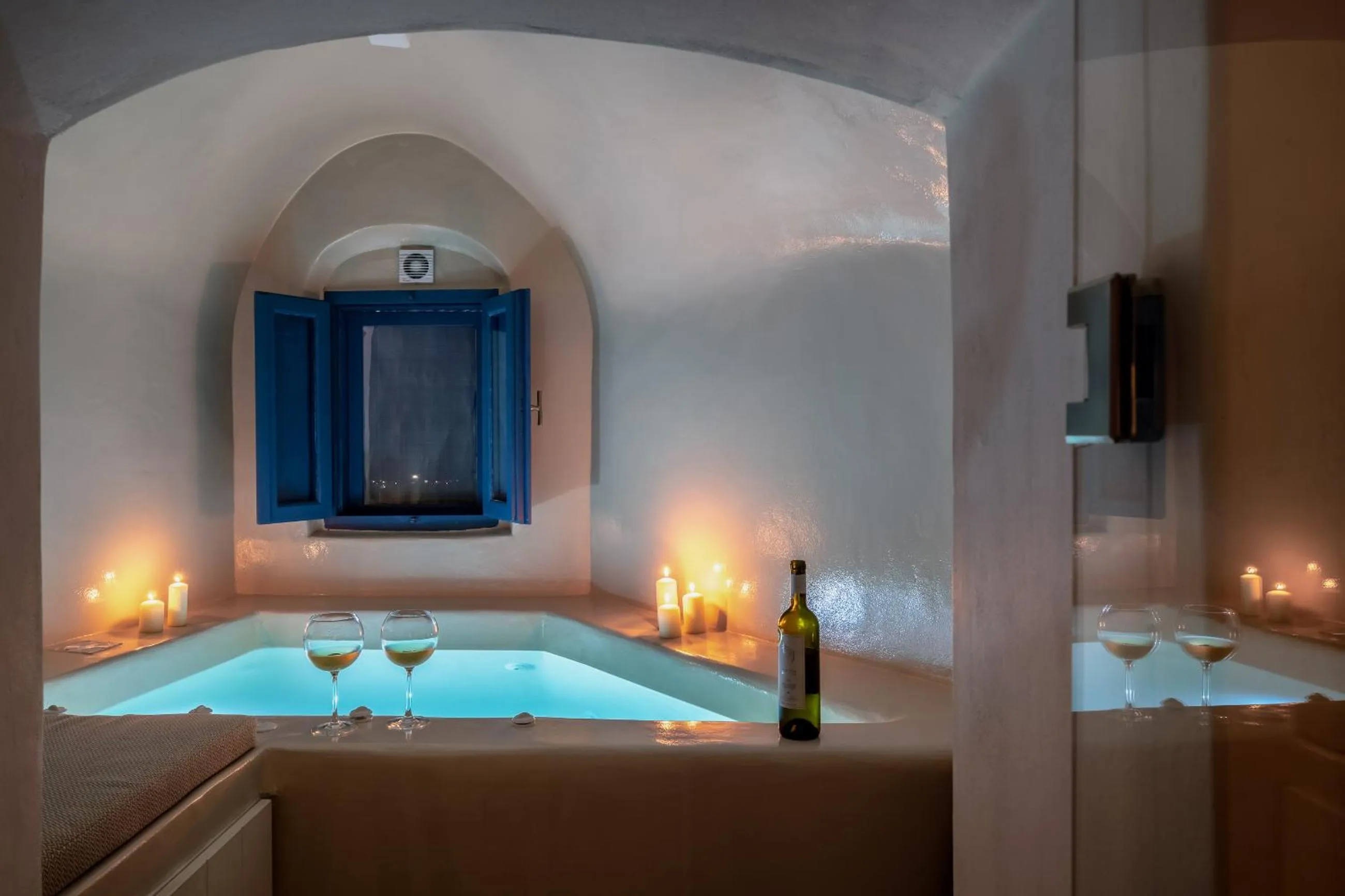 Hot Tub in Nalas Suites