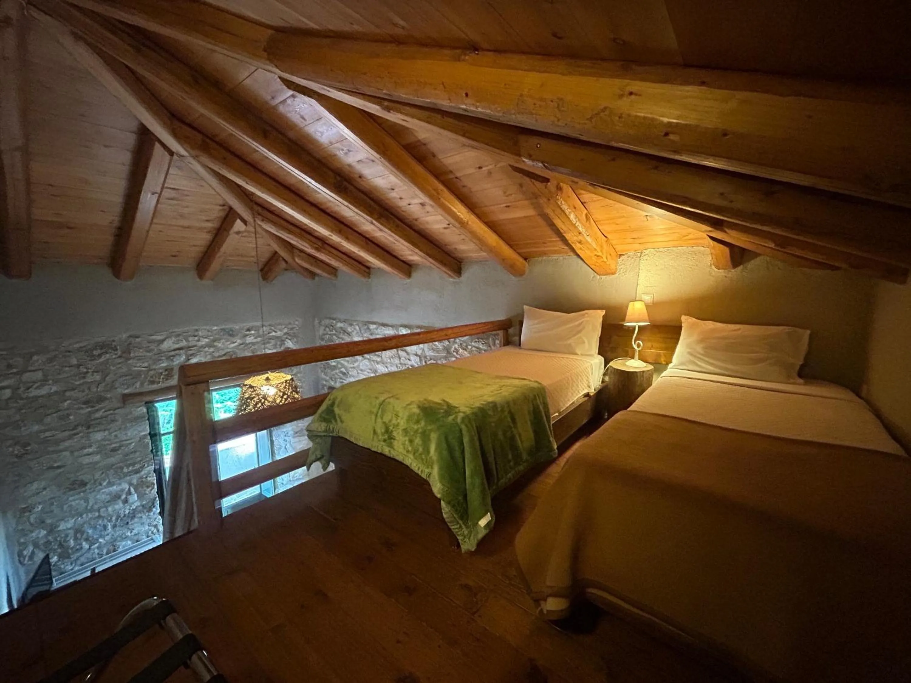 bunk bed, Bed in Pritanio