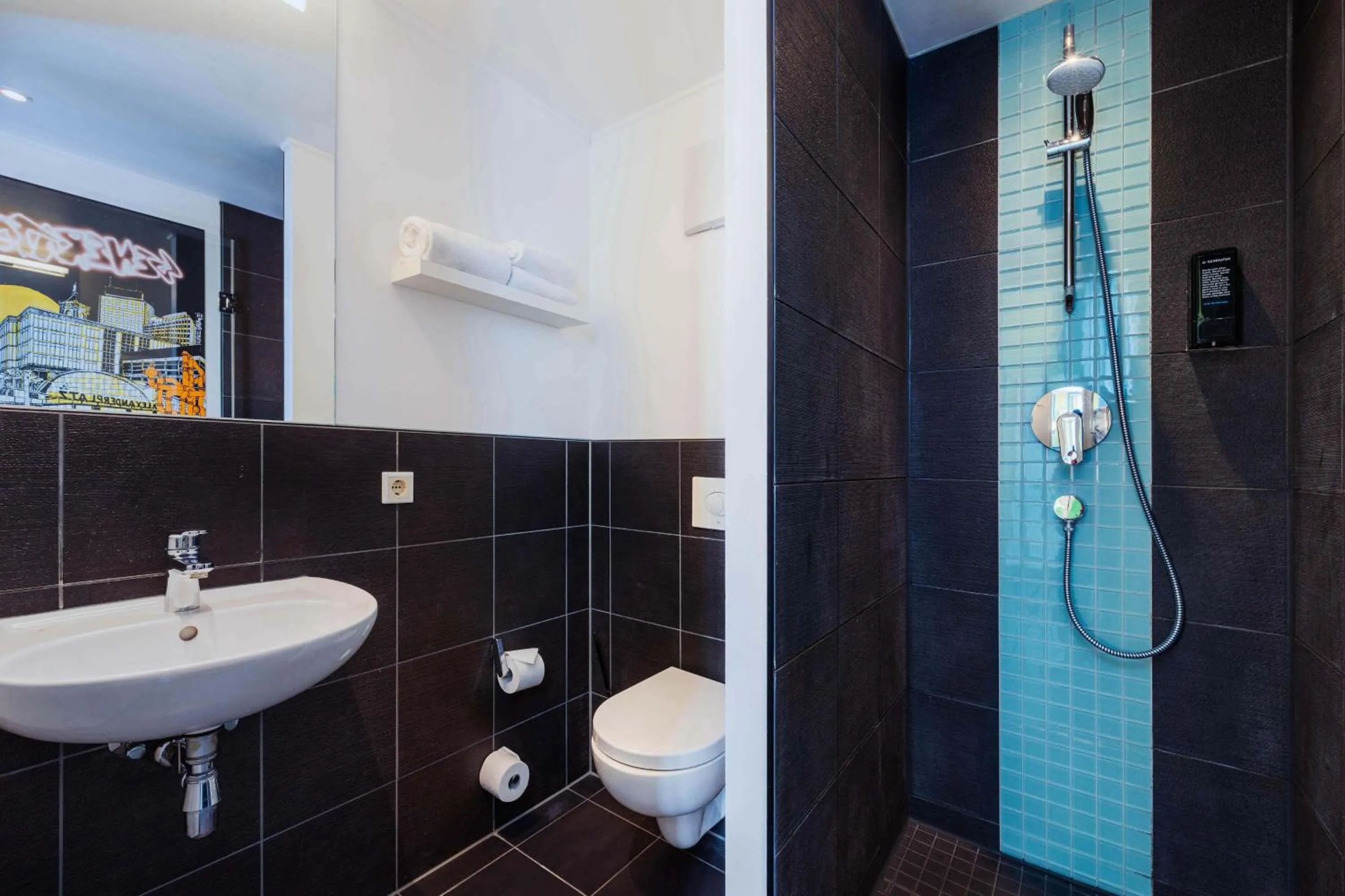 Shower in Generator Berlin Alexanderplatz