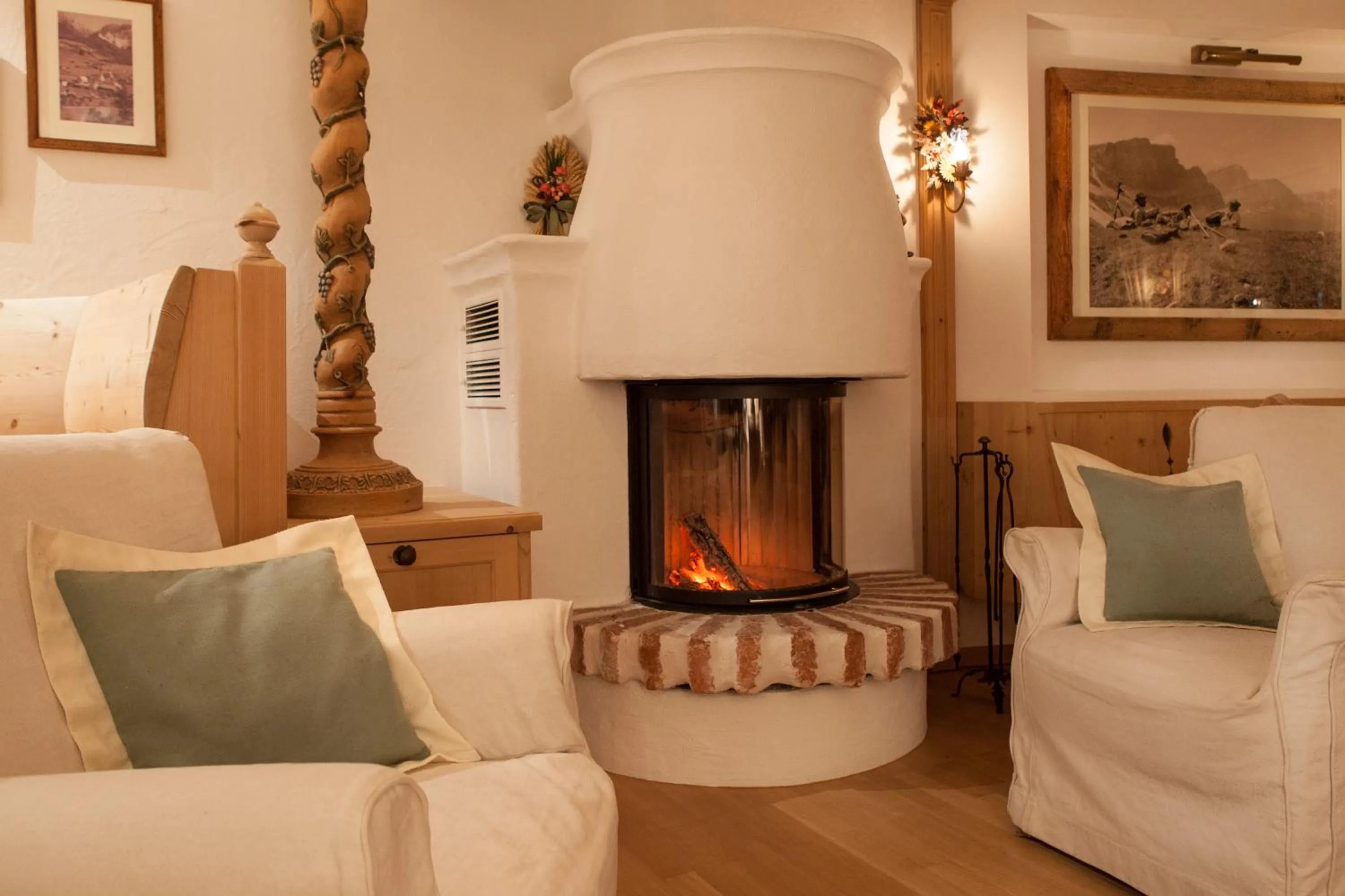 Lounge or bar in Hotel Mareo Dolomites