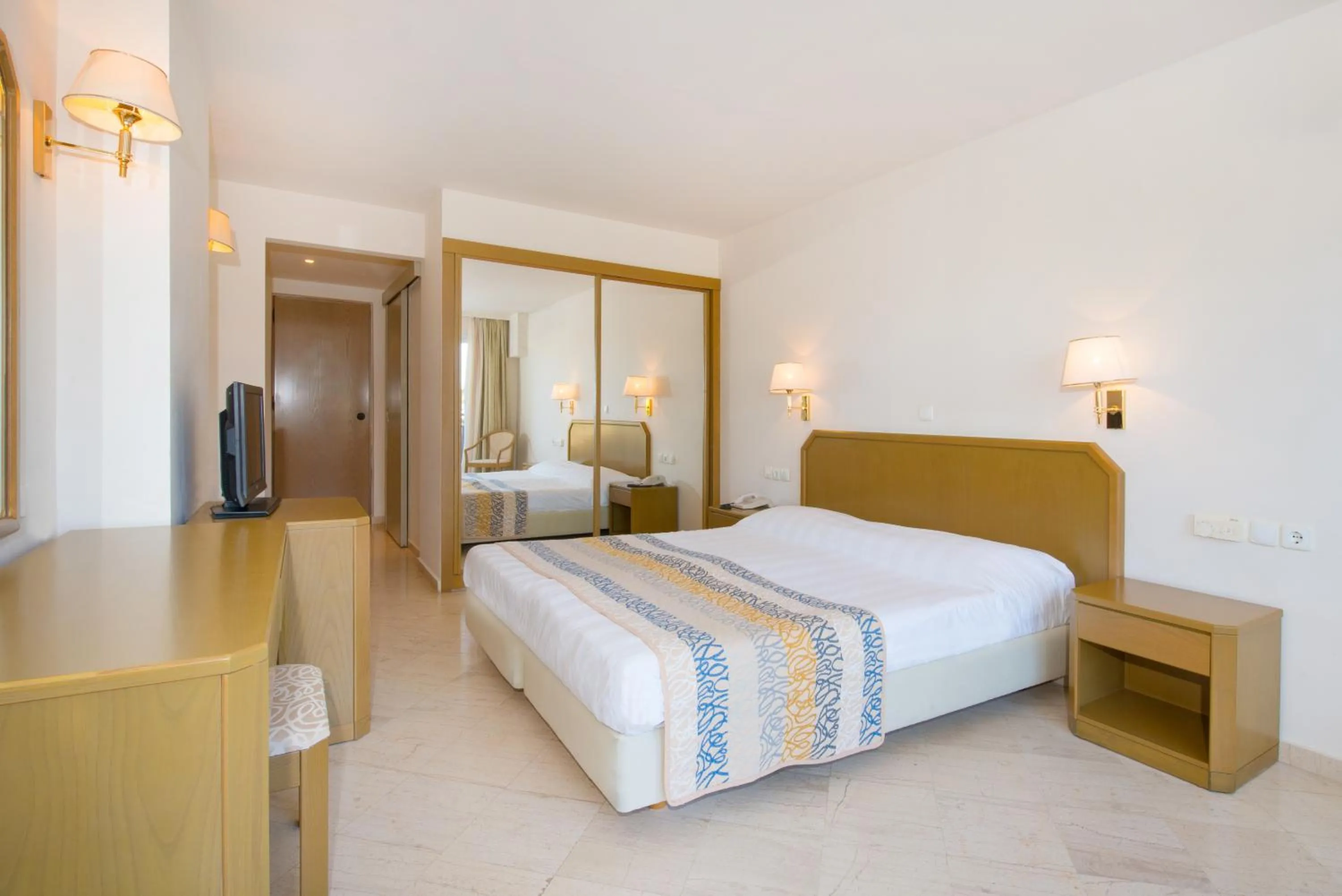 Bedroom, Bed in Iberostar Waves Creta Panorama & Mare