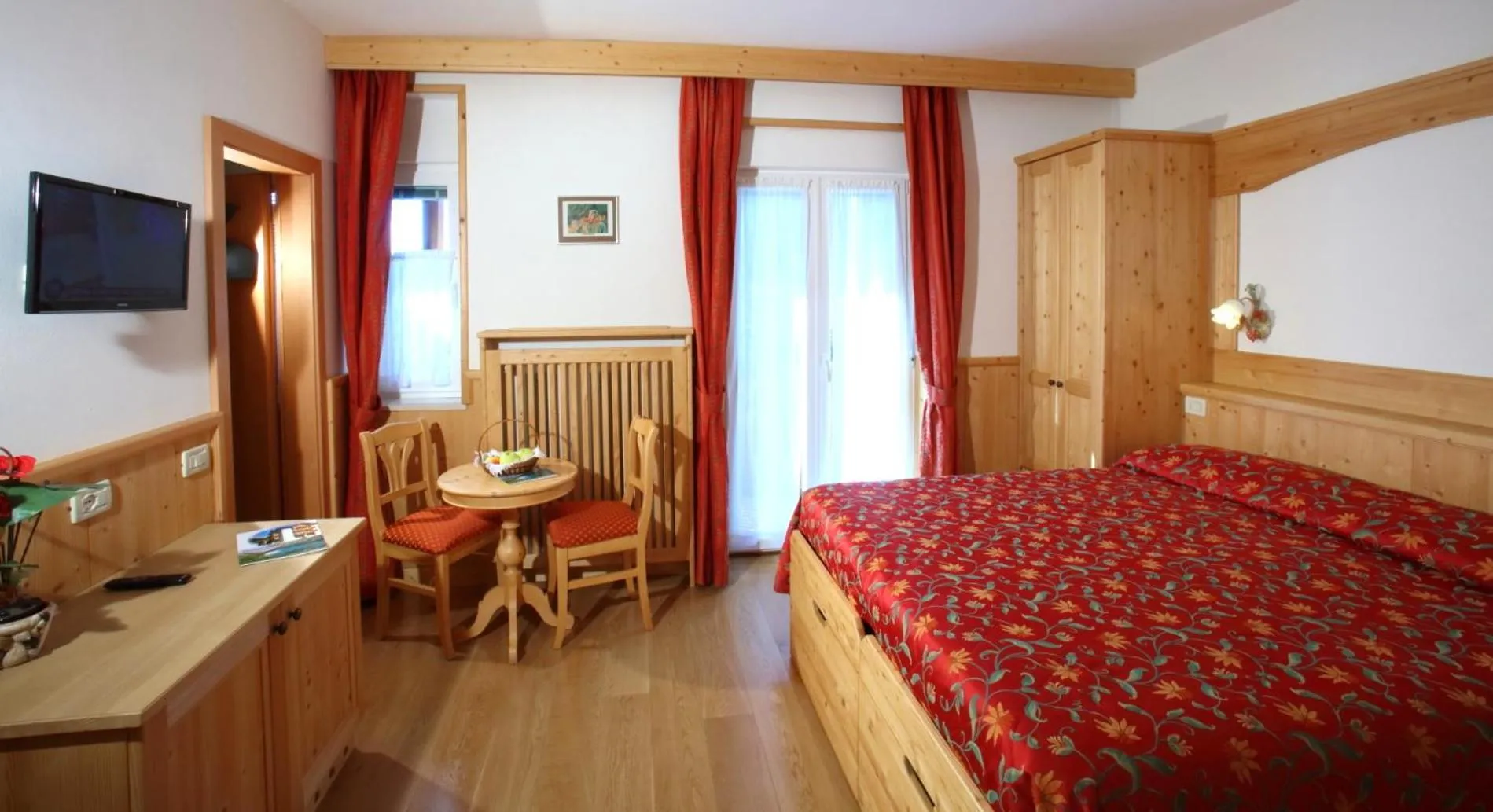 Photo of the whole room, Bed in Hotel Zurigo