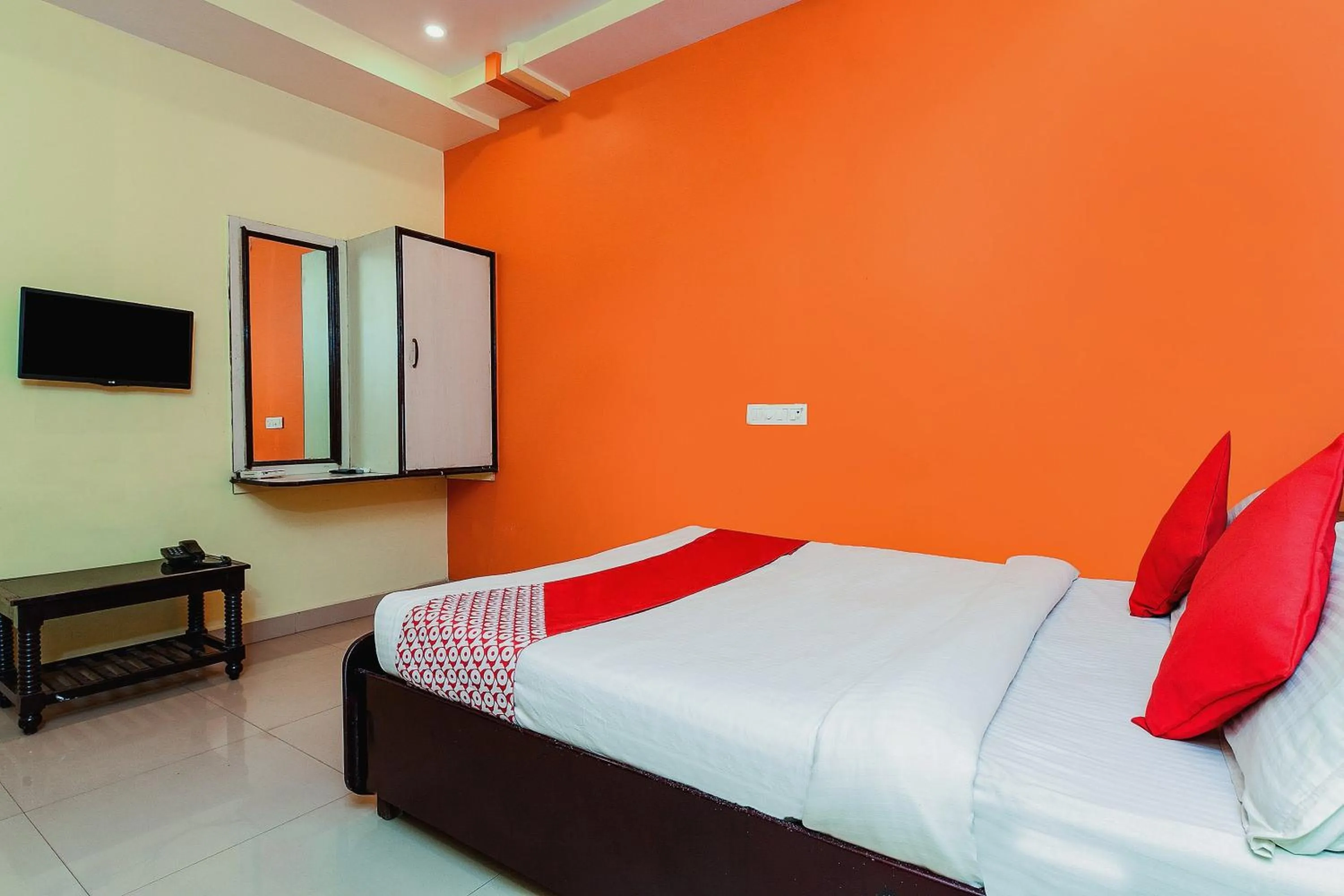 Bedroom, Bed in Hotel O Sindhura Guest House