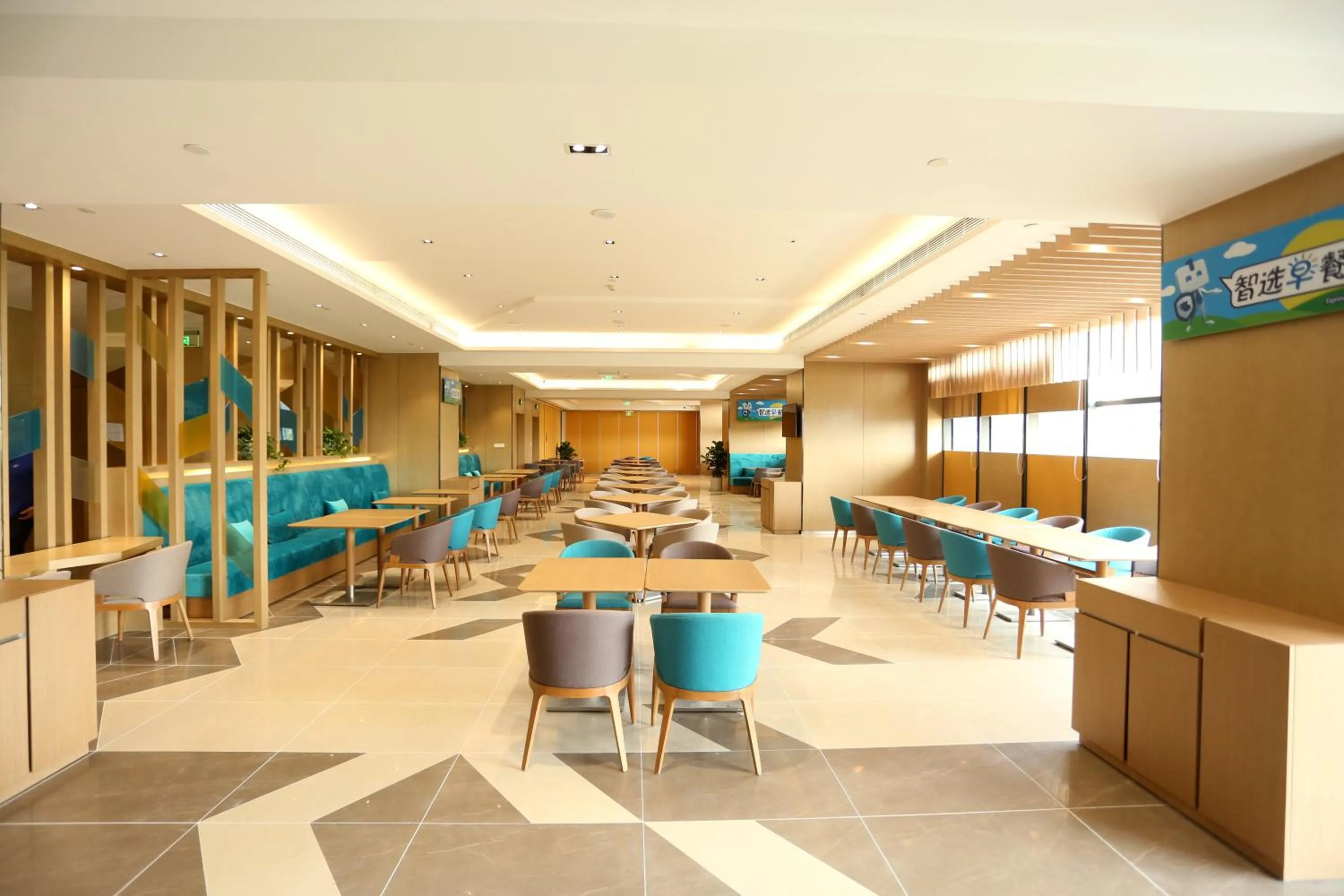 Breakfast in Holiday Inn Express Zhengzhou Longzi Lake by IHG