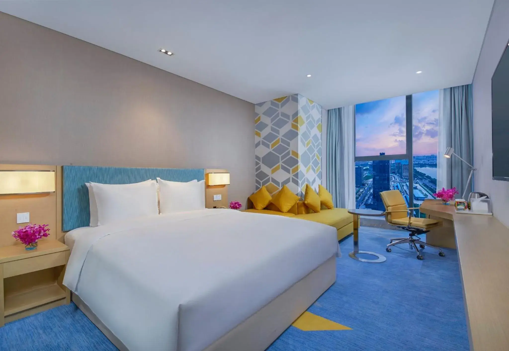 Standard King Room with Lake View in Holiday Inn Express Zhengzhou Longzi Lake by IHG Standard King Room with Lake View in Holiday Inn Express Zhengzhou Longzi Lake by IHG