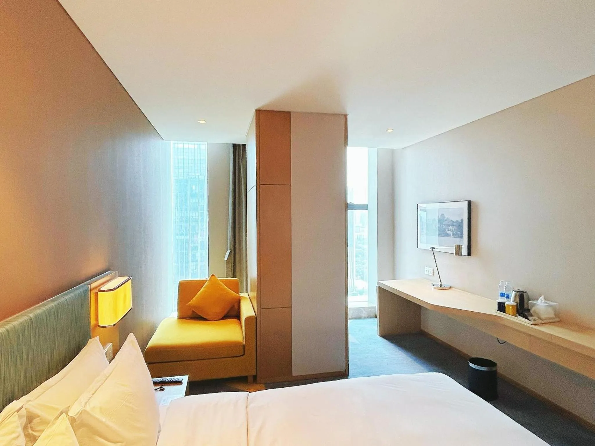 Photo of the whole room in Holiday Inn Express Zhengzhou Longzi Lake by IHG