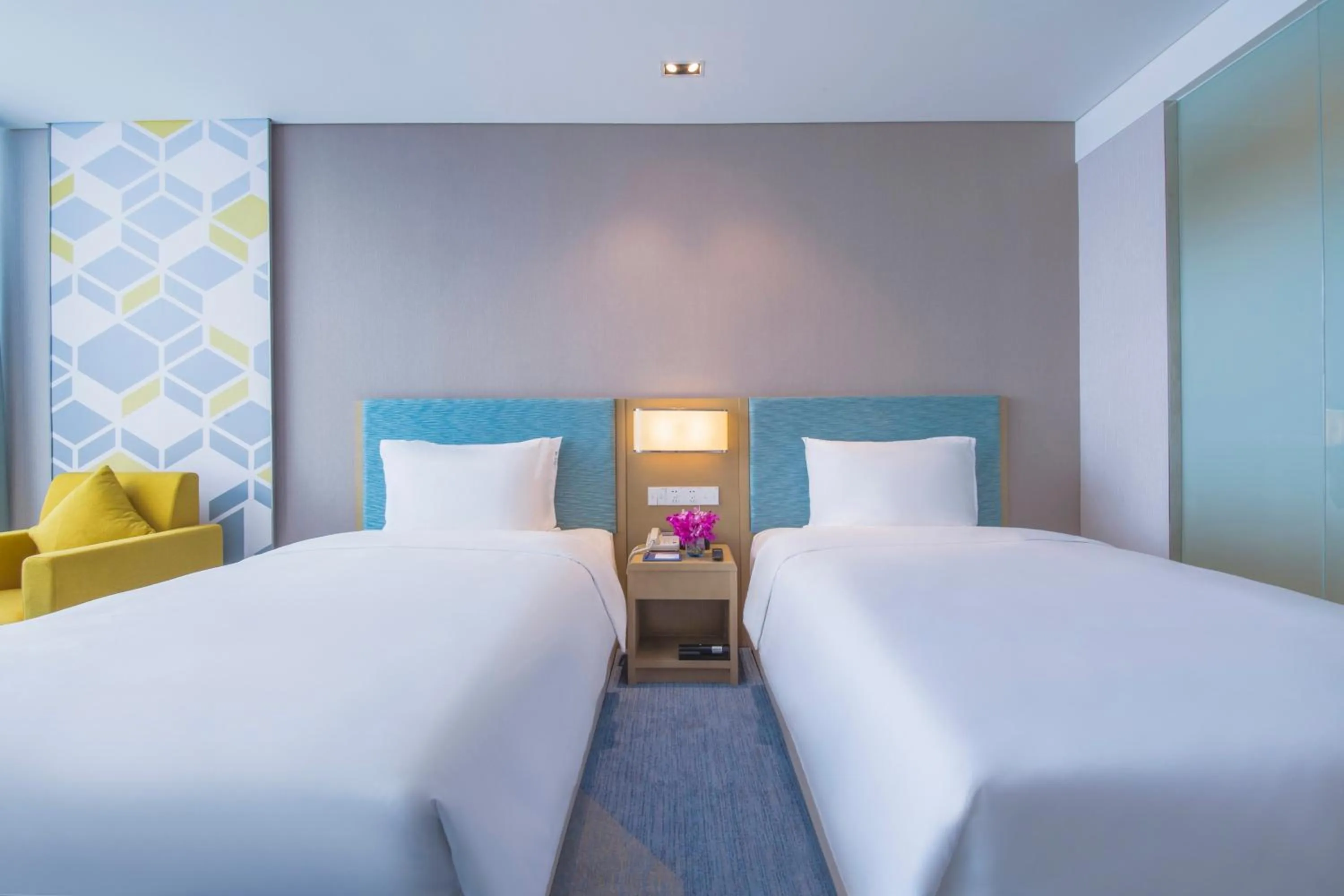 Photo of the whole room in Holiday Inn Express Zhengzhou Longzi Lake by IHG