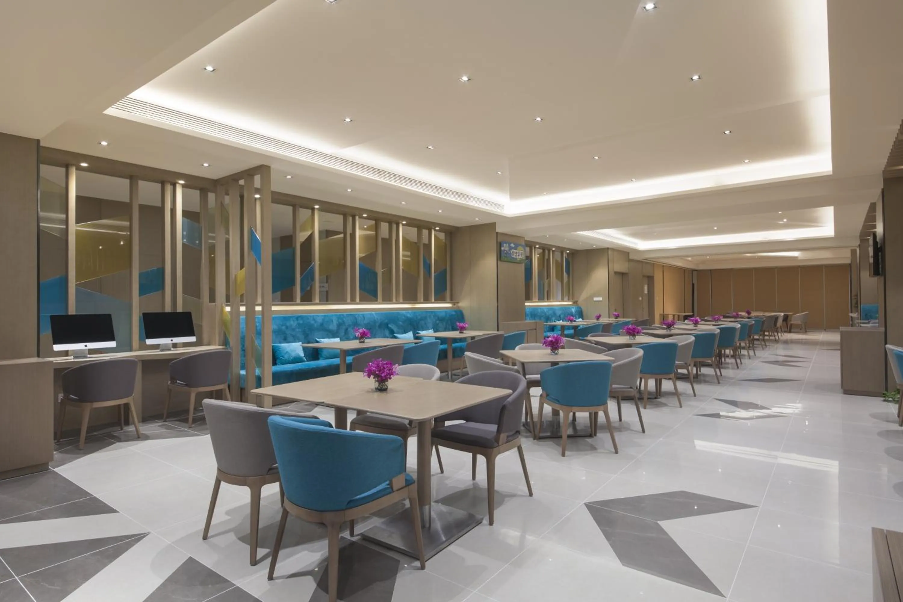 Restaurant/places to eat in Holiday Inn Express Zhengzhou Longzi Lake by IHG