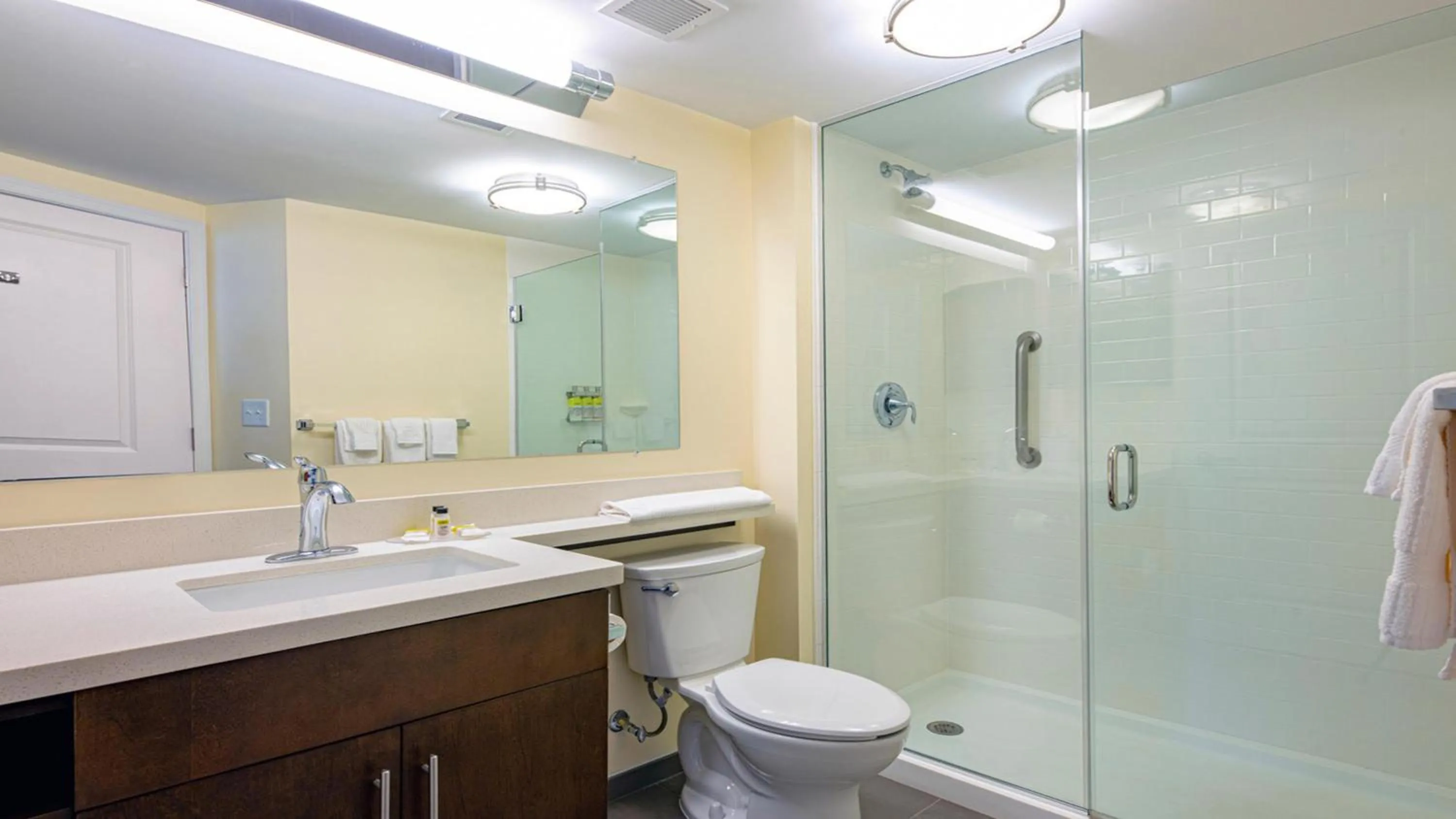 Bathroom in Candlewood Suites - Dumfries - Quantico by IHG