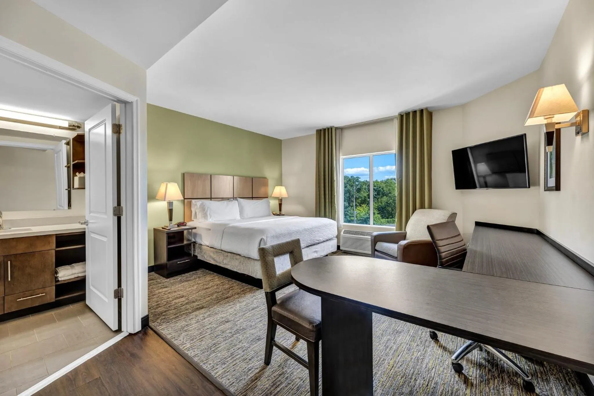 Photo of the whole room, Bed in Candlewood Suites - Dumfries - Quantico by IHG