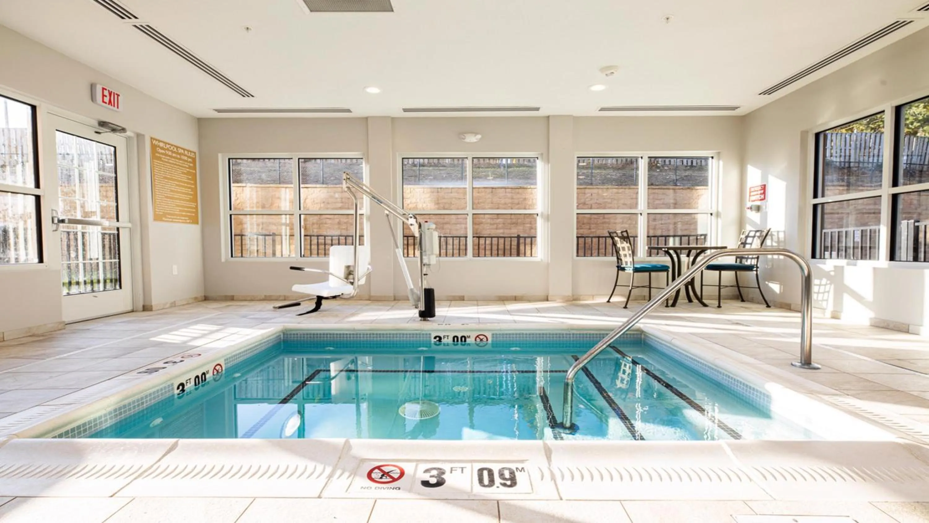 Swimming pool in Candlewood Suites - Dumfries - Quantico by IHG