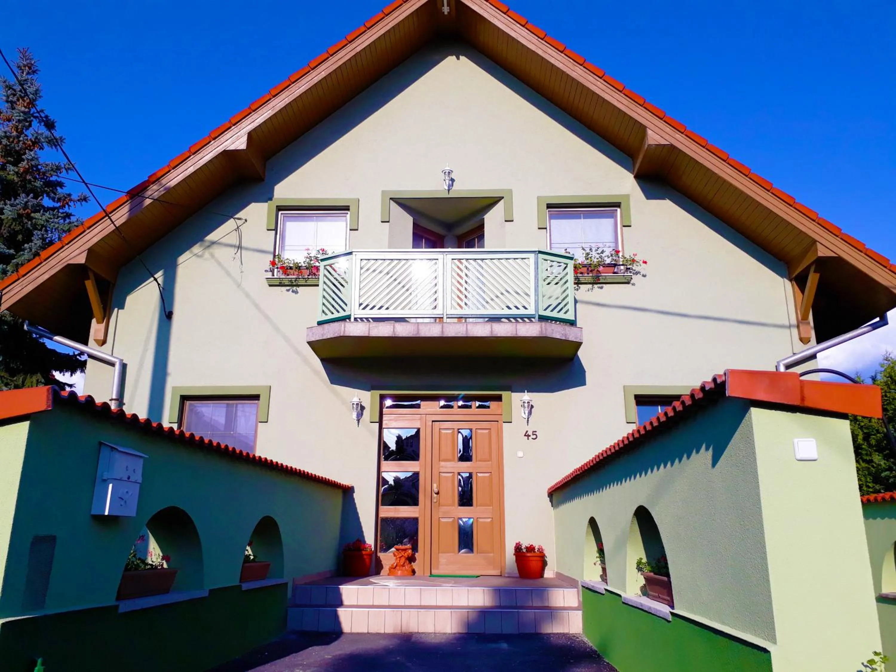 Facade/entrance in Hőforrás Wellness Vendégház