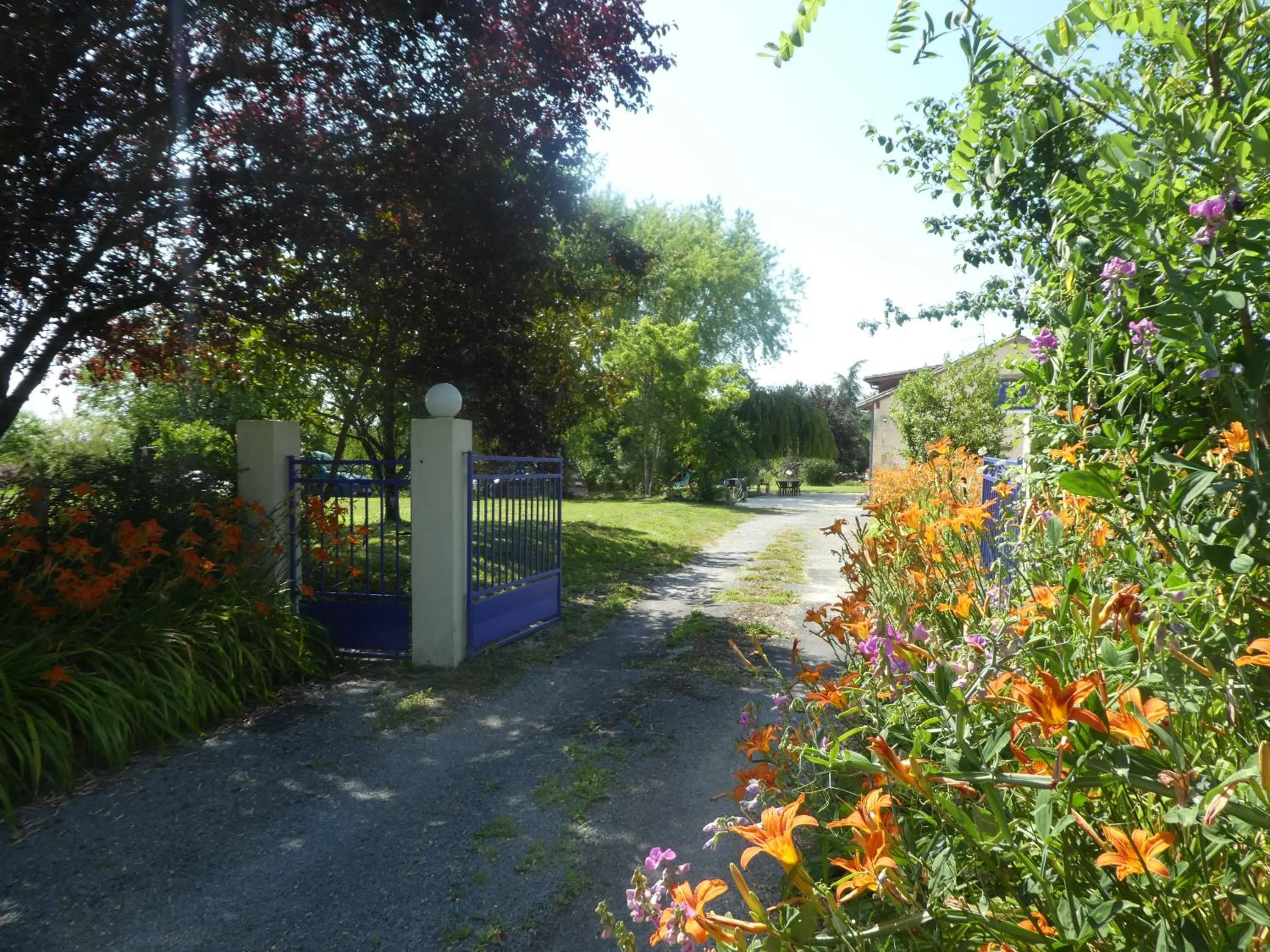 Property building in Les chambres du Ladoux