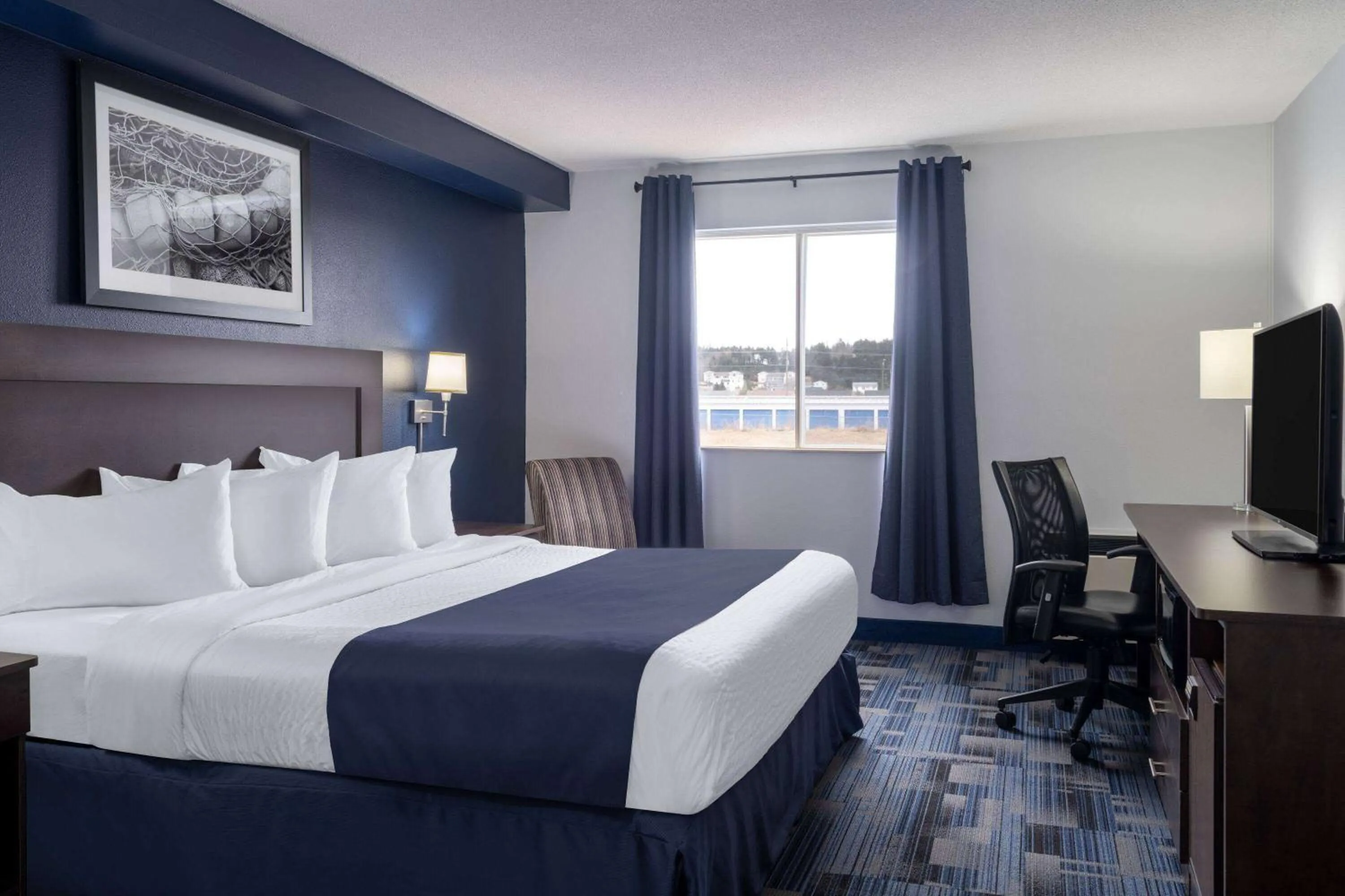 Bedroom, Bed in Travelodge Suites by Wyndham Saint John
