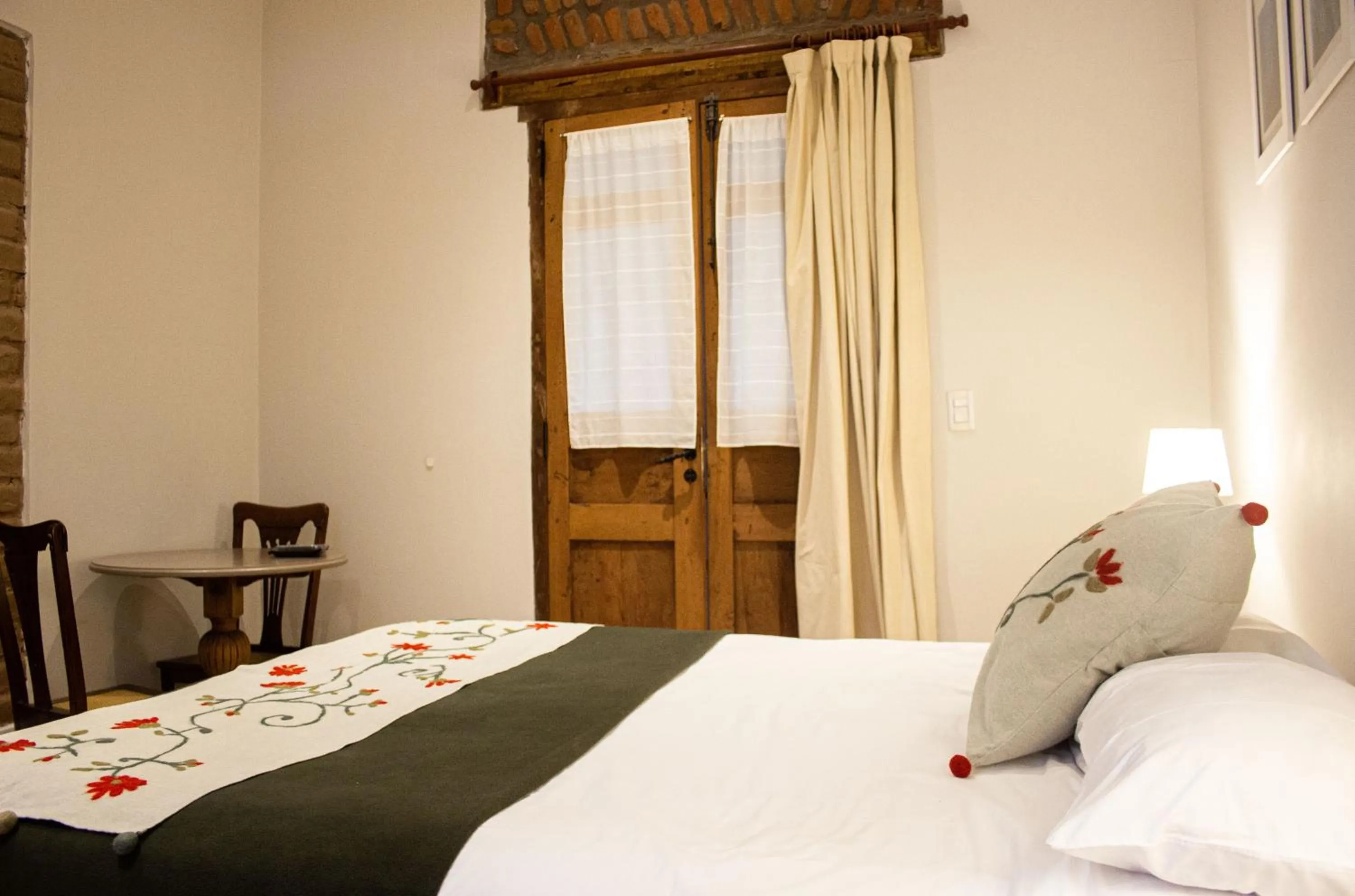 Garden view, Bed in Vieja Posada Hotel Histórico