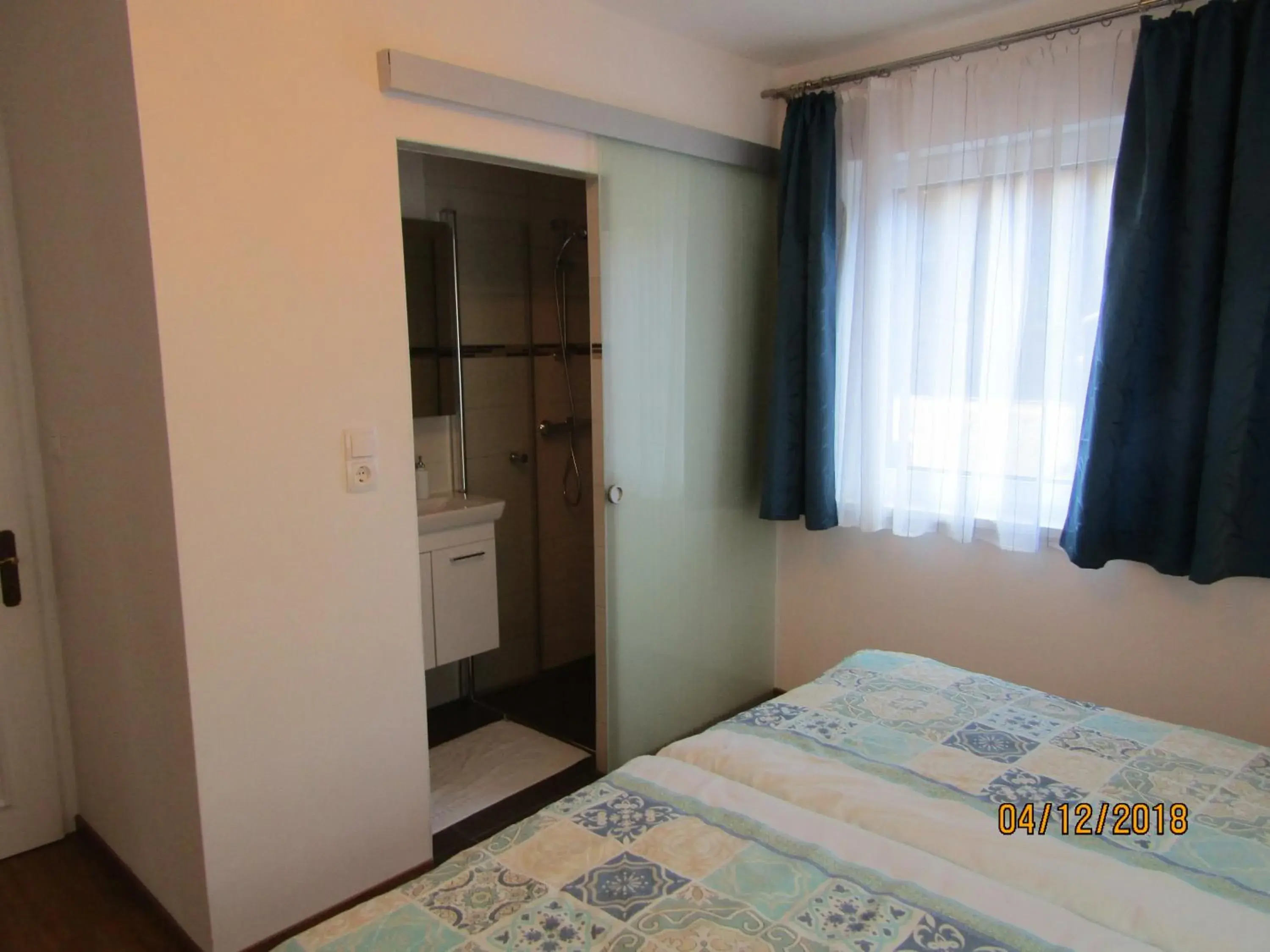 Double Room with Shower in Haus Elisabeth Double Room with Shower in Haus Elisabeth