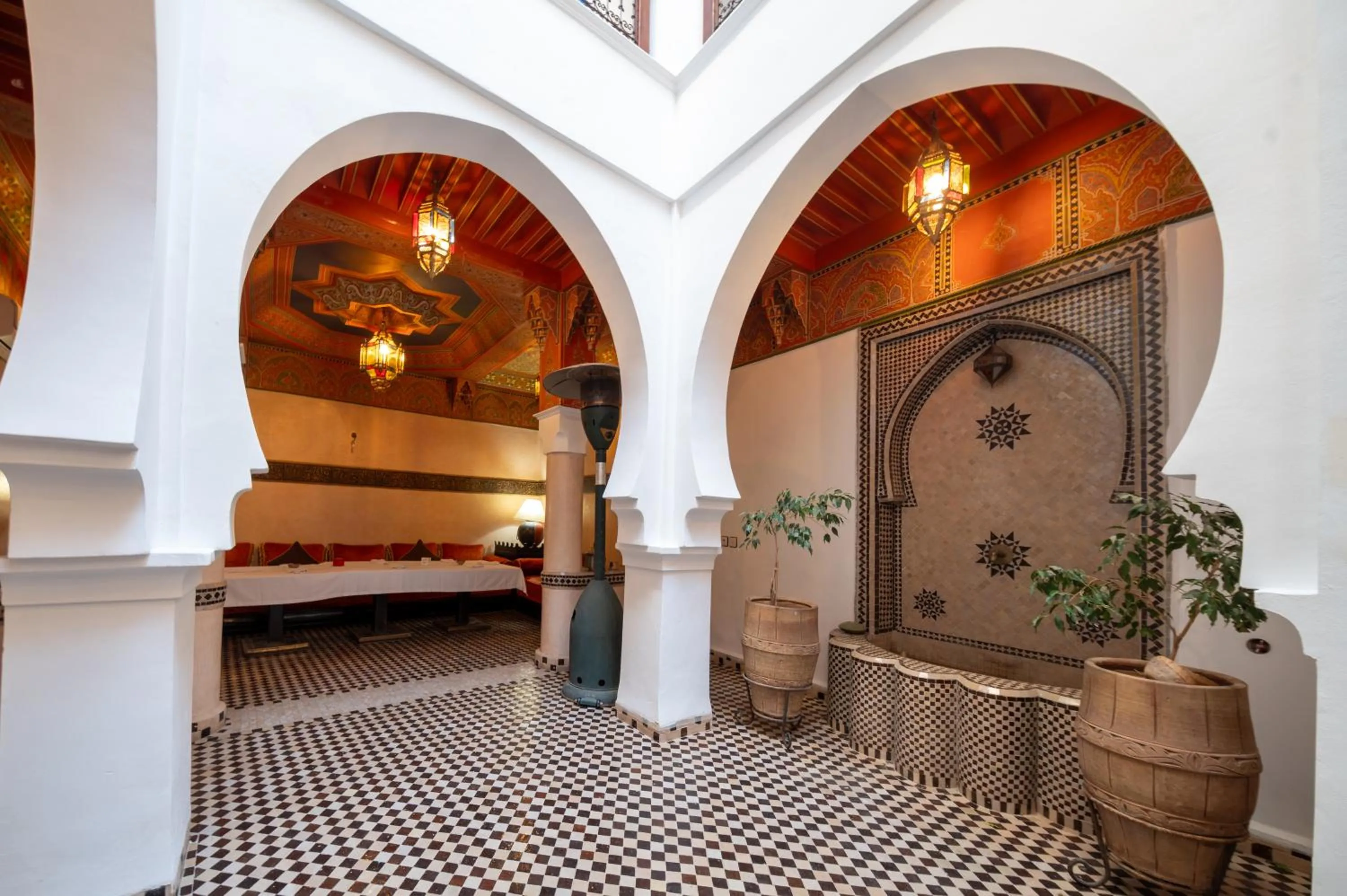 Property building, Bed in Maison Do