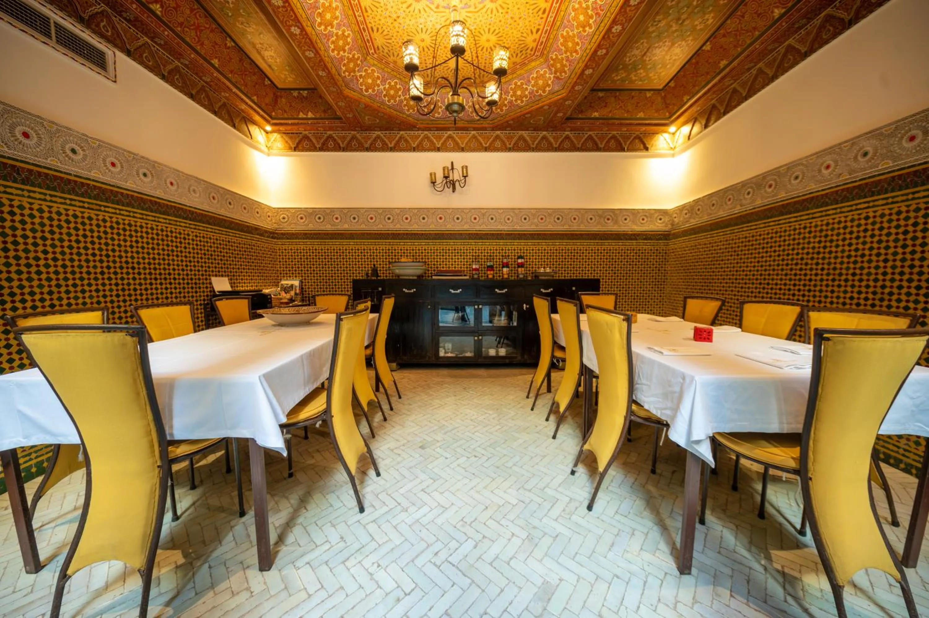 Restaurant/places to eat in Maison Do