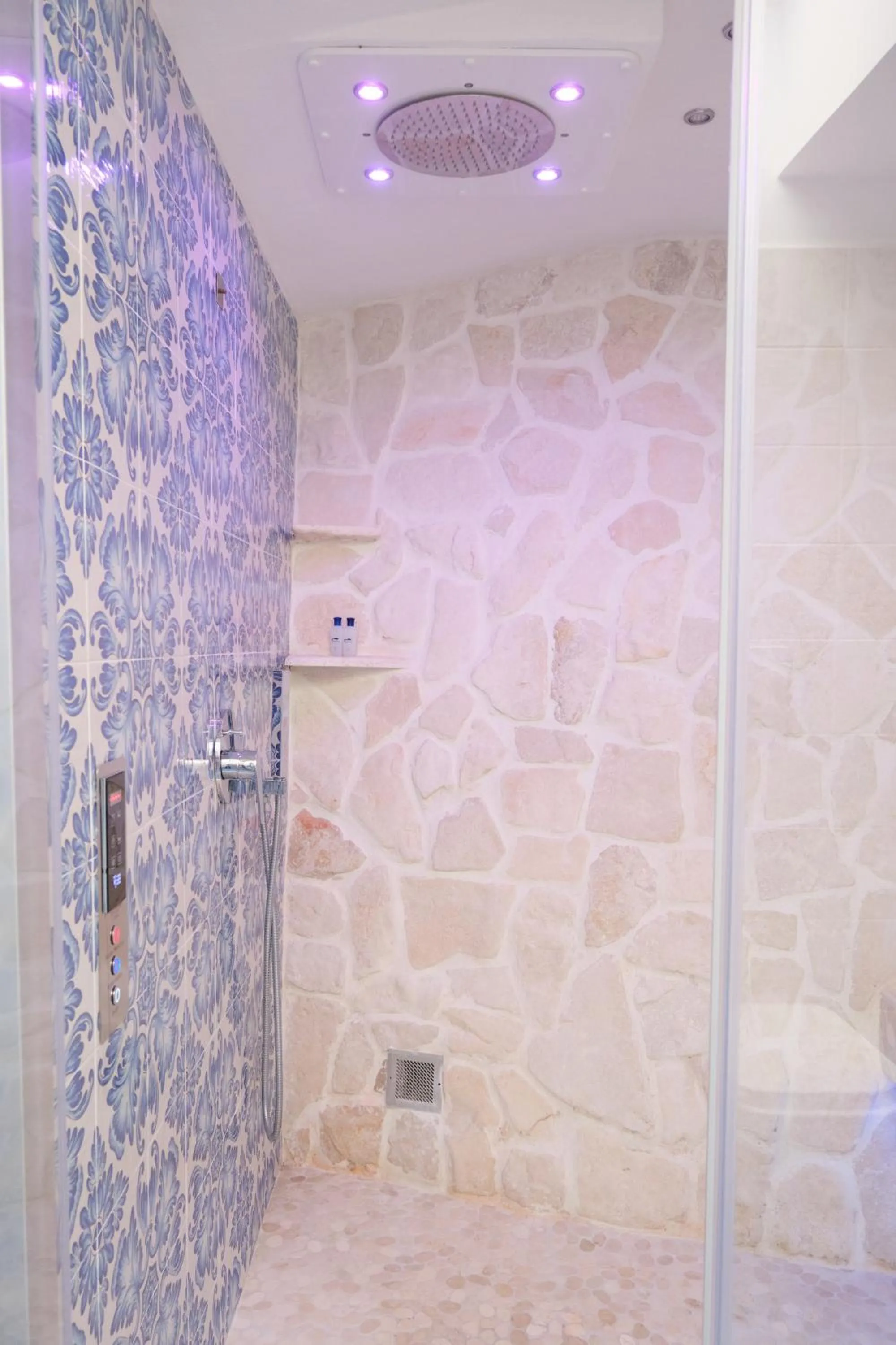Shower in Pharus Miseni Suites and rooms