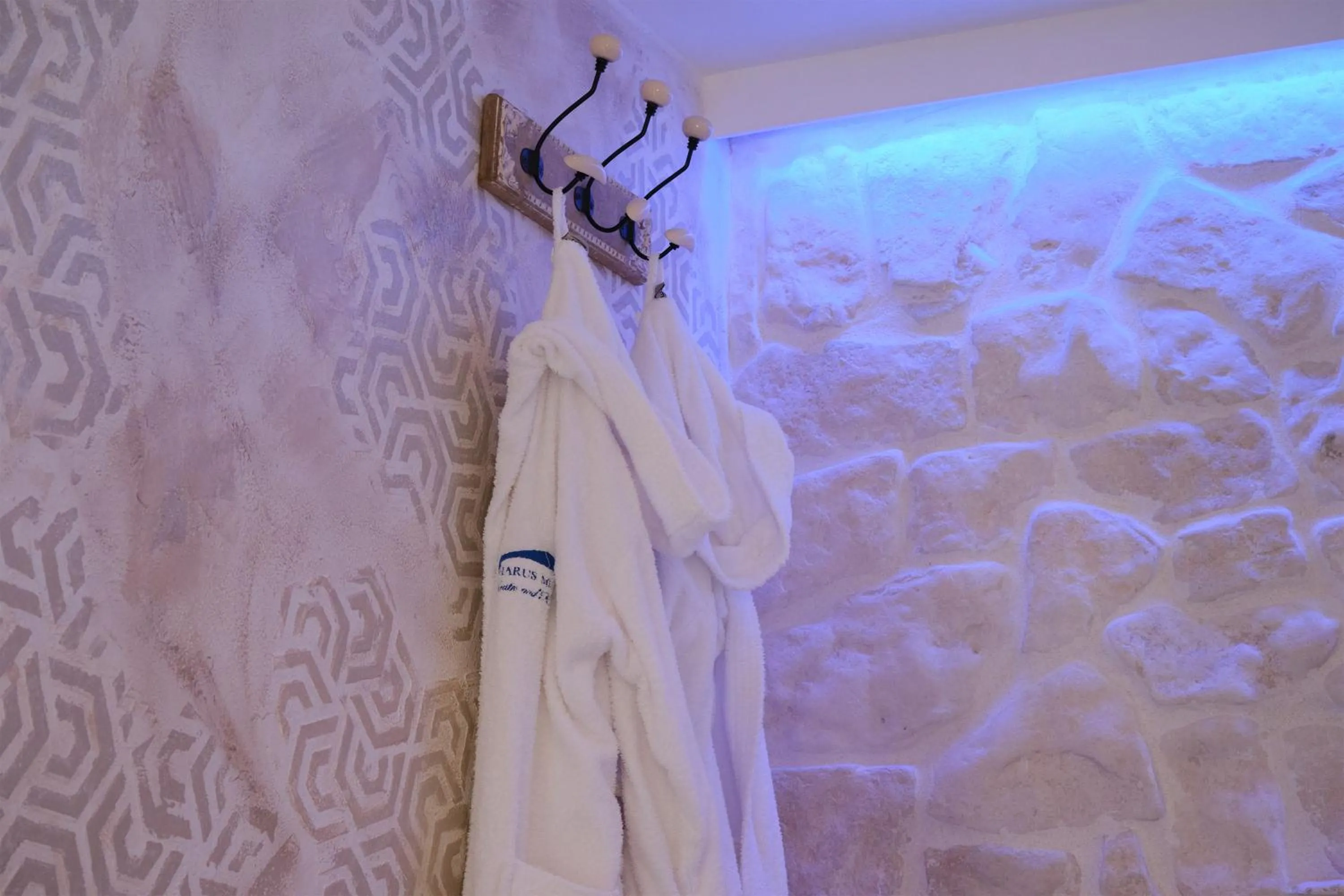 Hot Tub in Pharus Miseni Suites and rooms