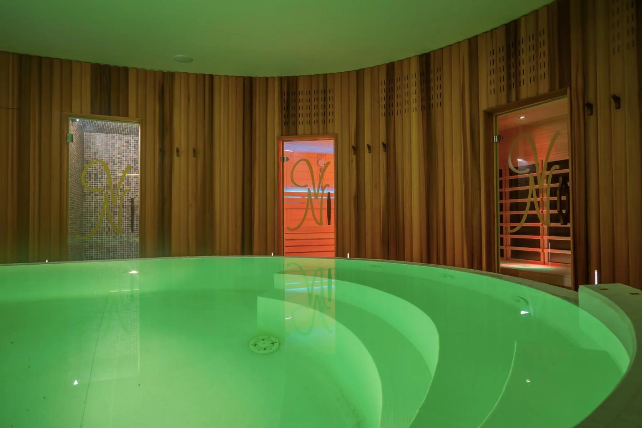 Hot Tub in Villa Nena