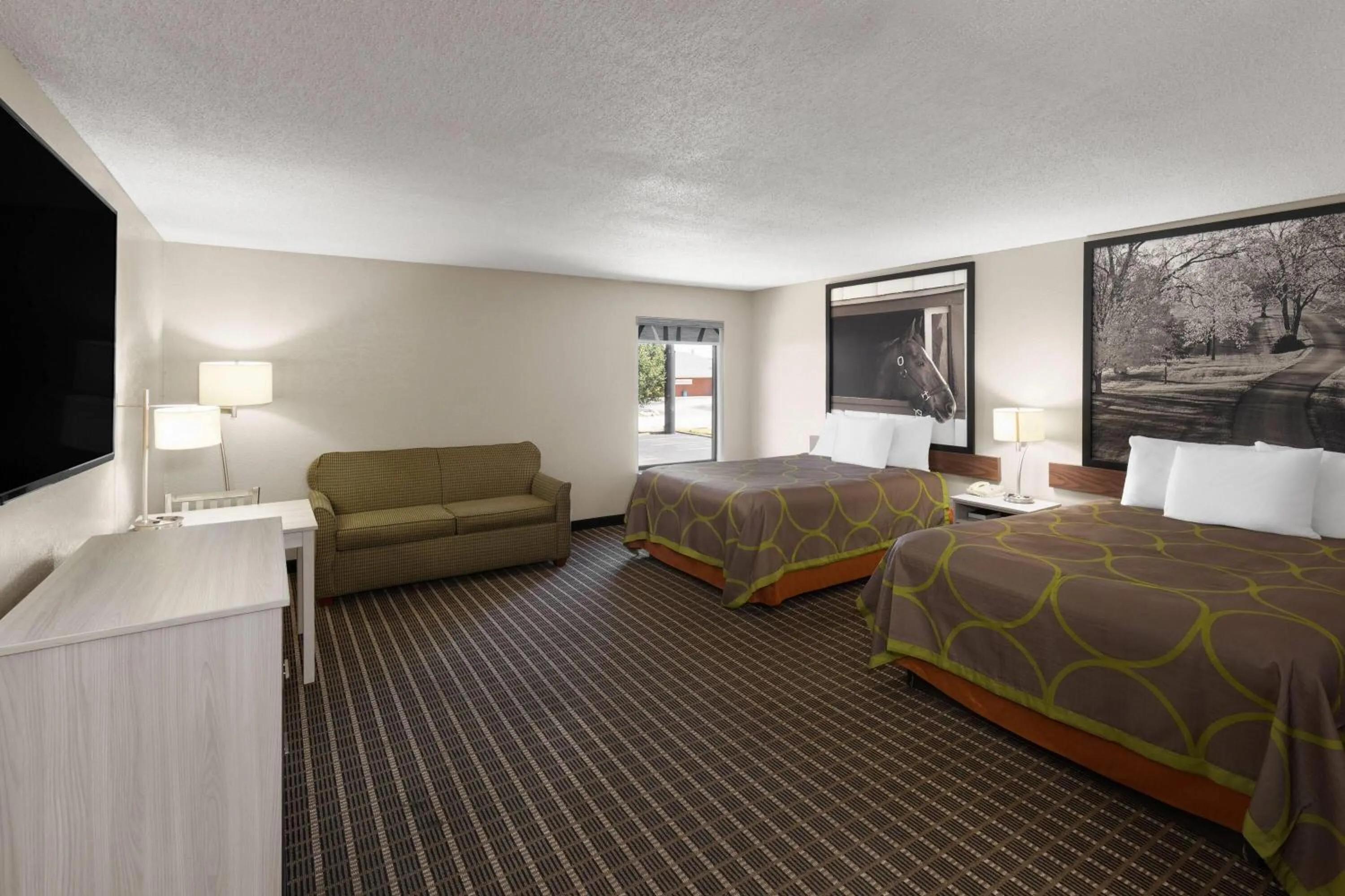Photo of the whole room, Bed in Super 8 by Wyndham Shepherdsville - Louisville South I65