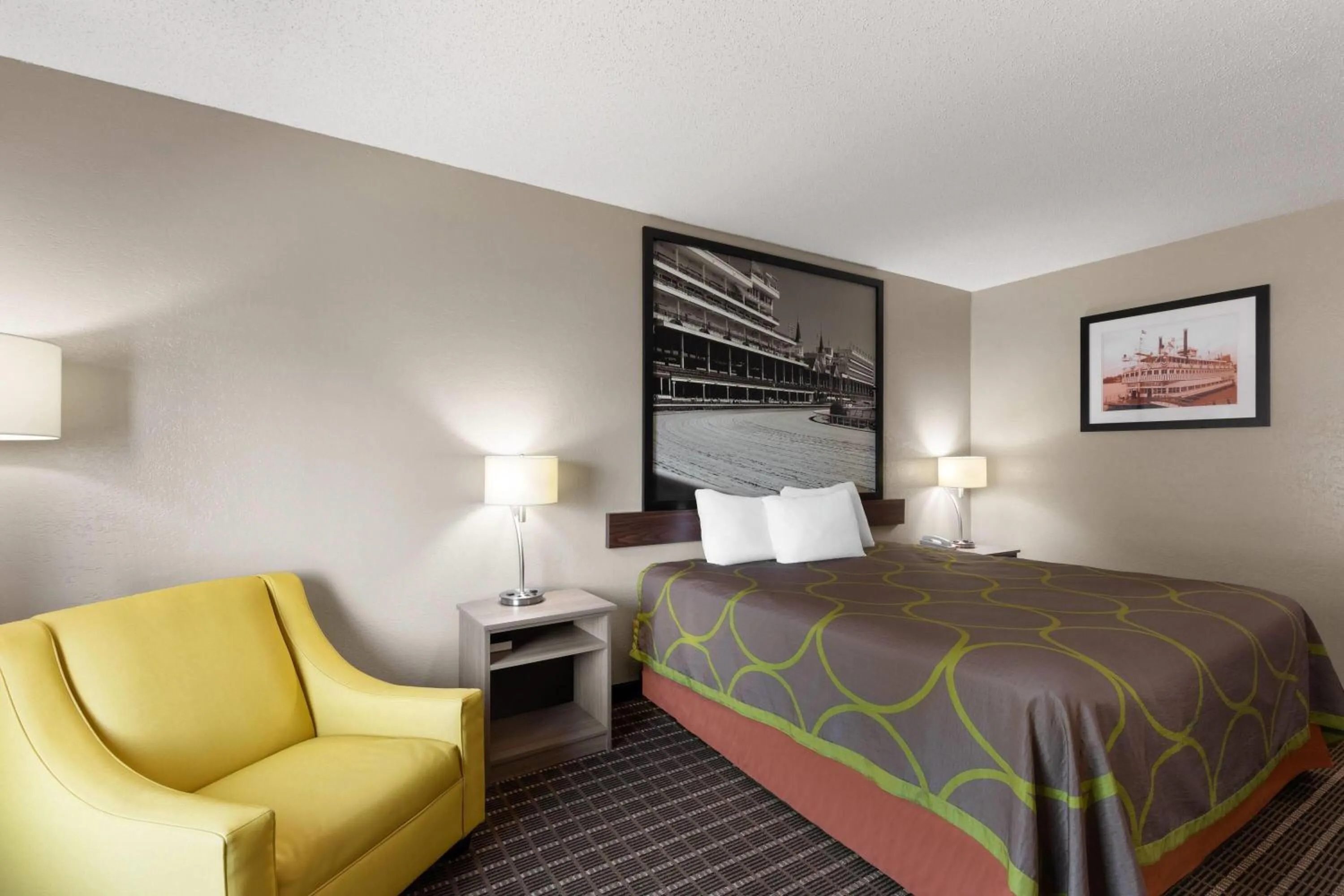 Photo of the whole room, Bed in Super 8 by Wyndham Shepherdsville - Louisville South I65