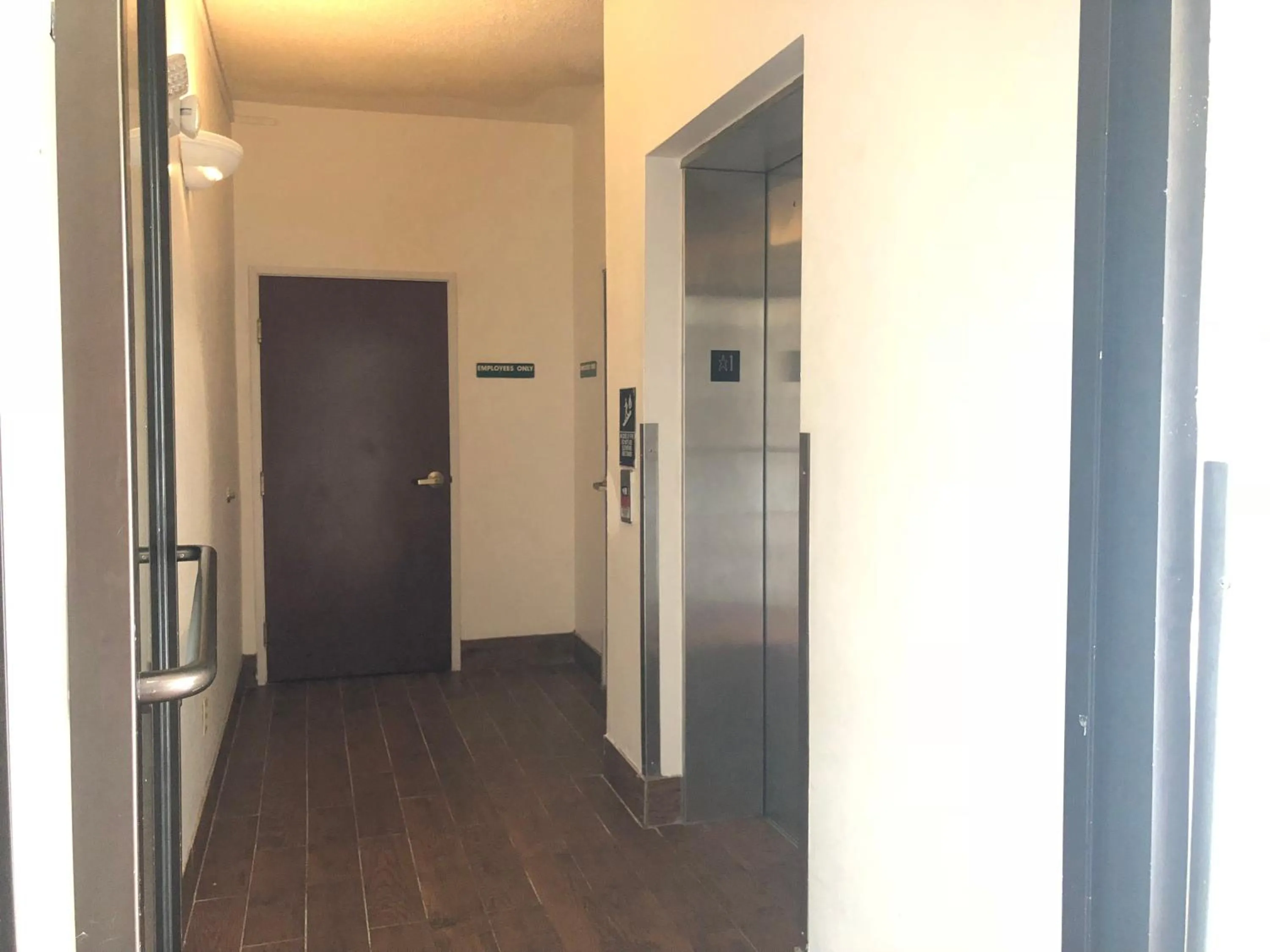 Howard Johnson by Wyndham Airport