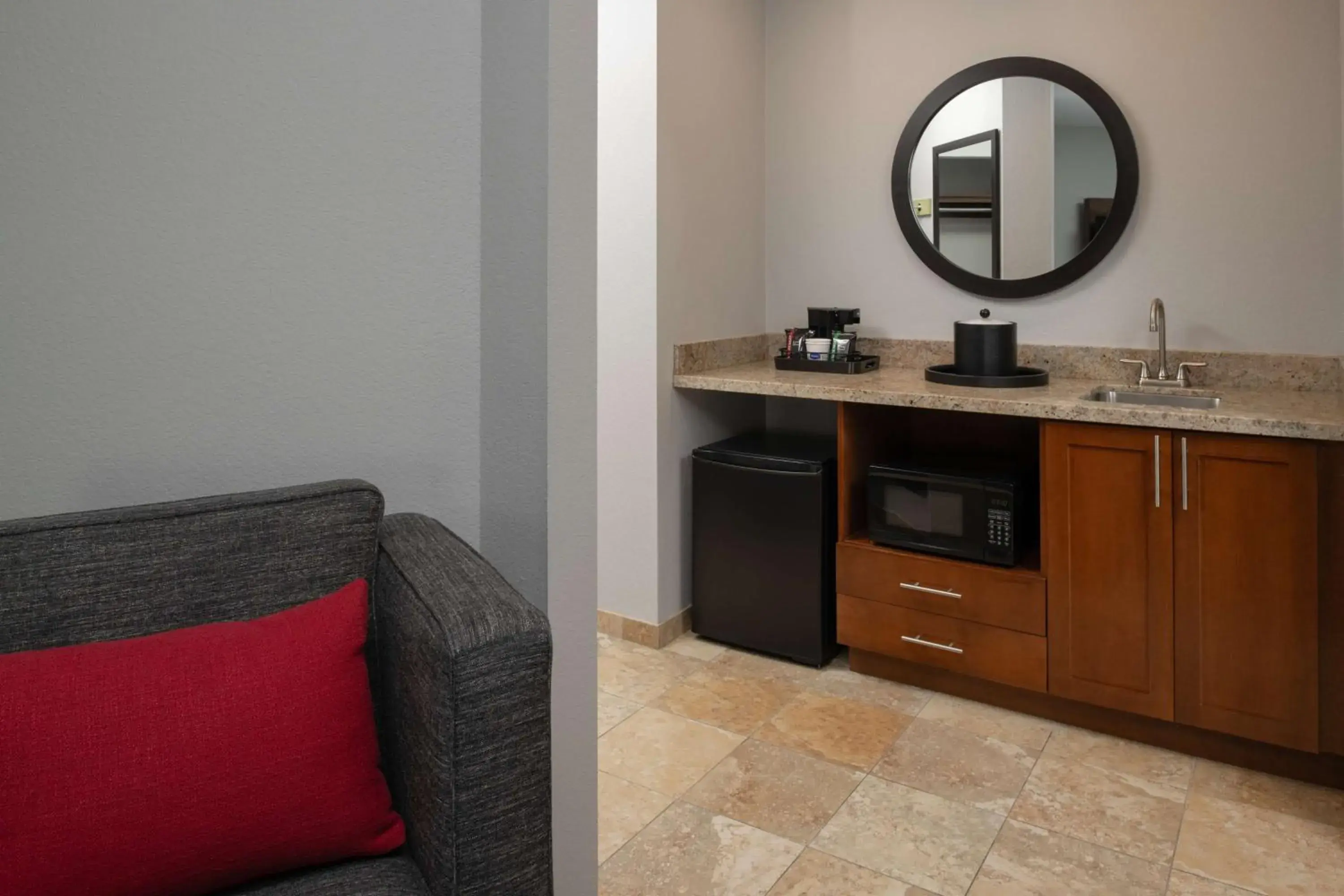 Studio Suite with Two Queen Beds - Non-Smoking in Hampton Inn and Suites Seattle - Airport / 28th Avenue Studio Suite with Two Queen Beds - Non-Smoking in Hampton Inn and Suites Seattle - Airport / 28th Avenue