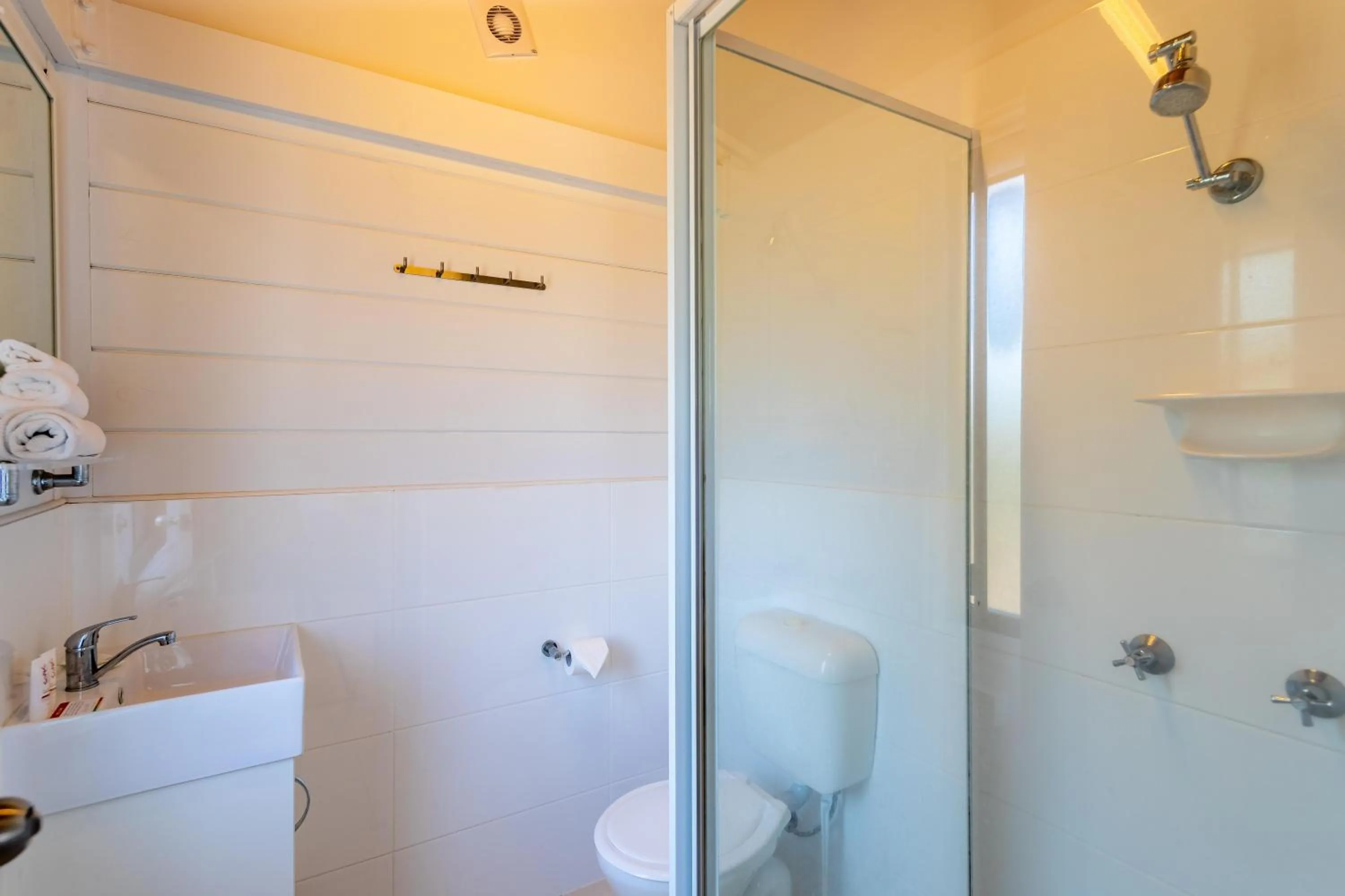 Bathroom in Ingenia Holidays Kingscliff