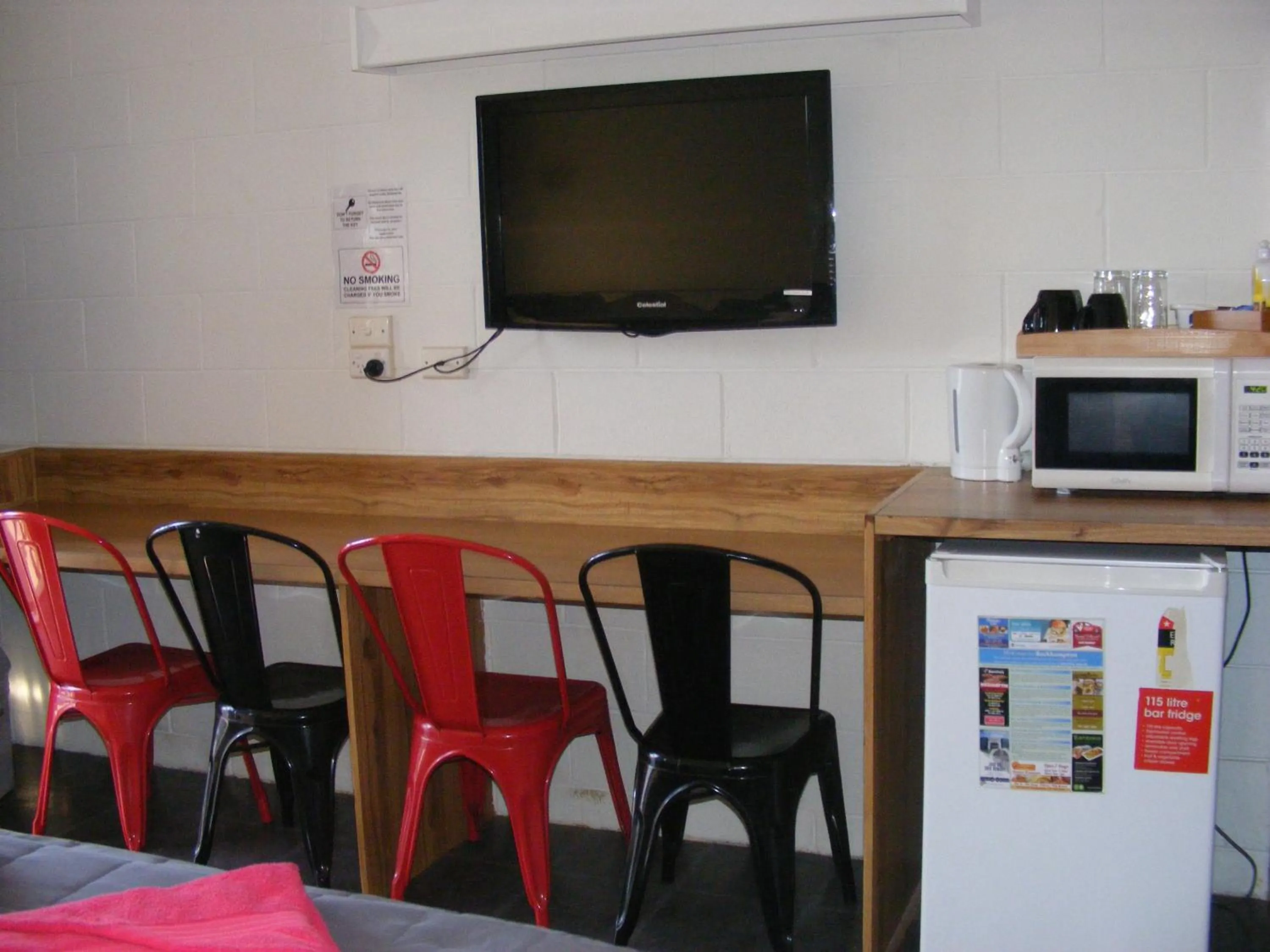 TV and multimedia in Motel Lodge