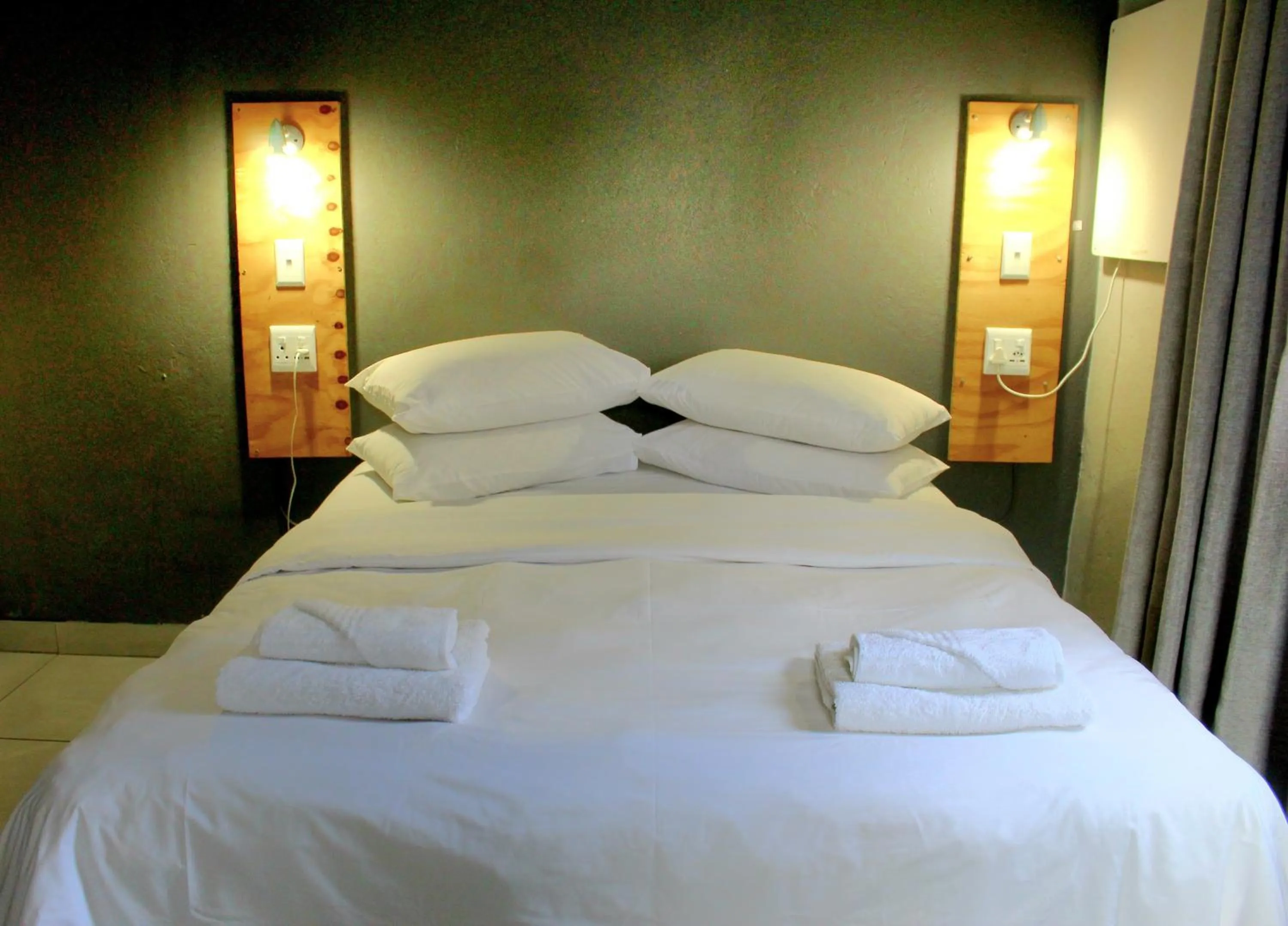 Bed in Livingwaters Self-Catering Accommodation