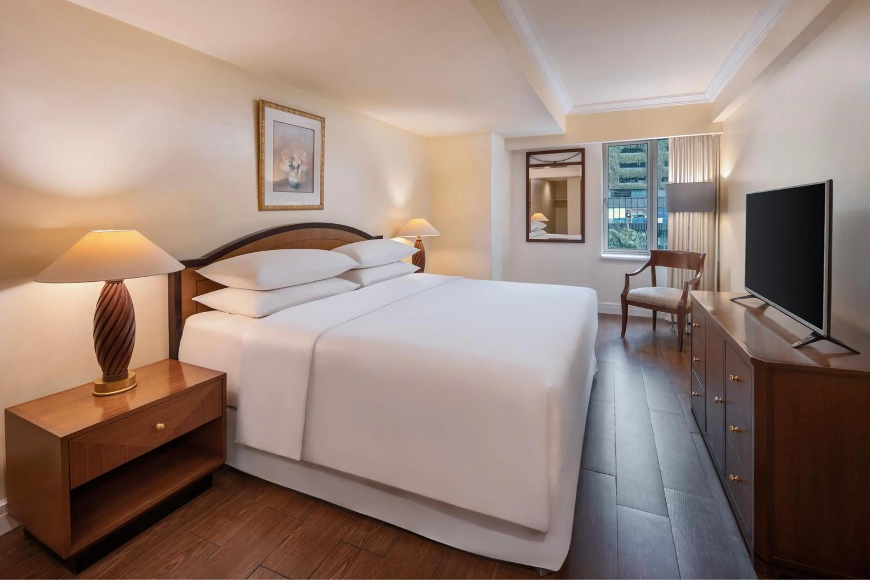 Photo of the whole room, Bed in Sheraton Surabaya Hotel & Towers