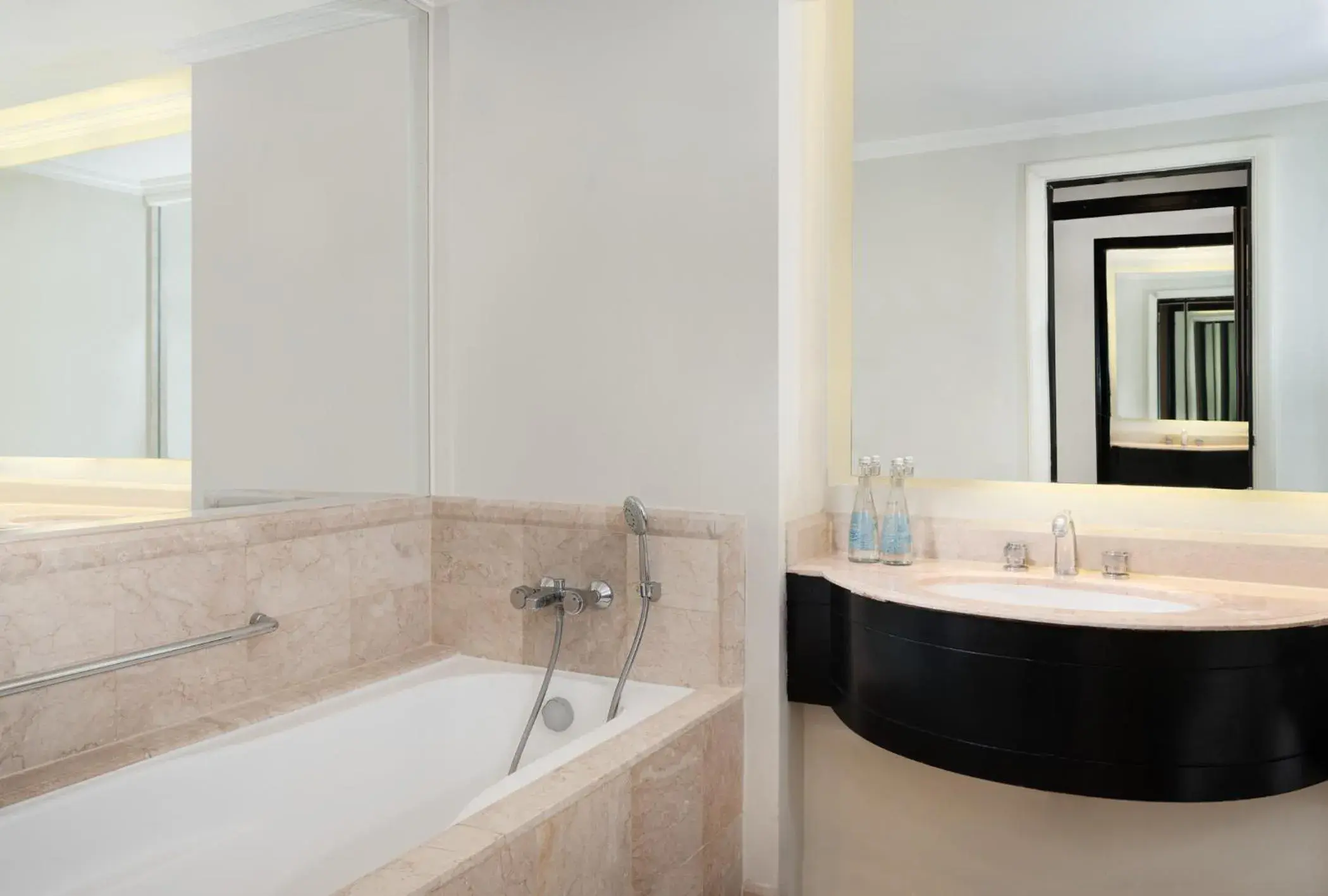 Premium Deluxe Twin Room in Sheraton Surabaya Hotel & Towers Premium Deluxe Twin Room in Sheraton Surabaya Hotel & Towers