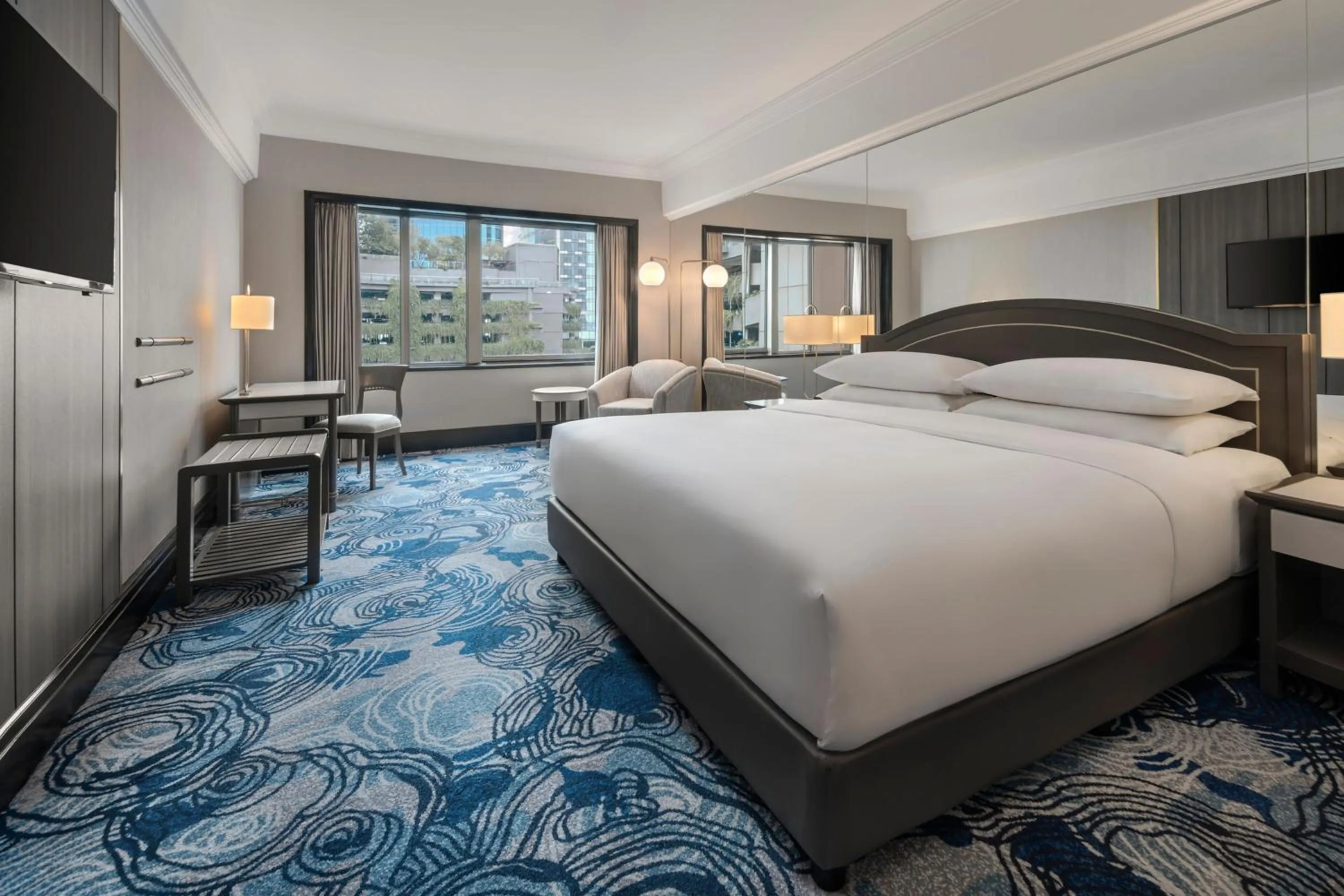 Photo of the whole room, Bed in Sheraton Surabaya Hotel & Towers